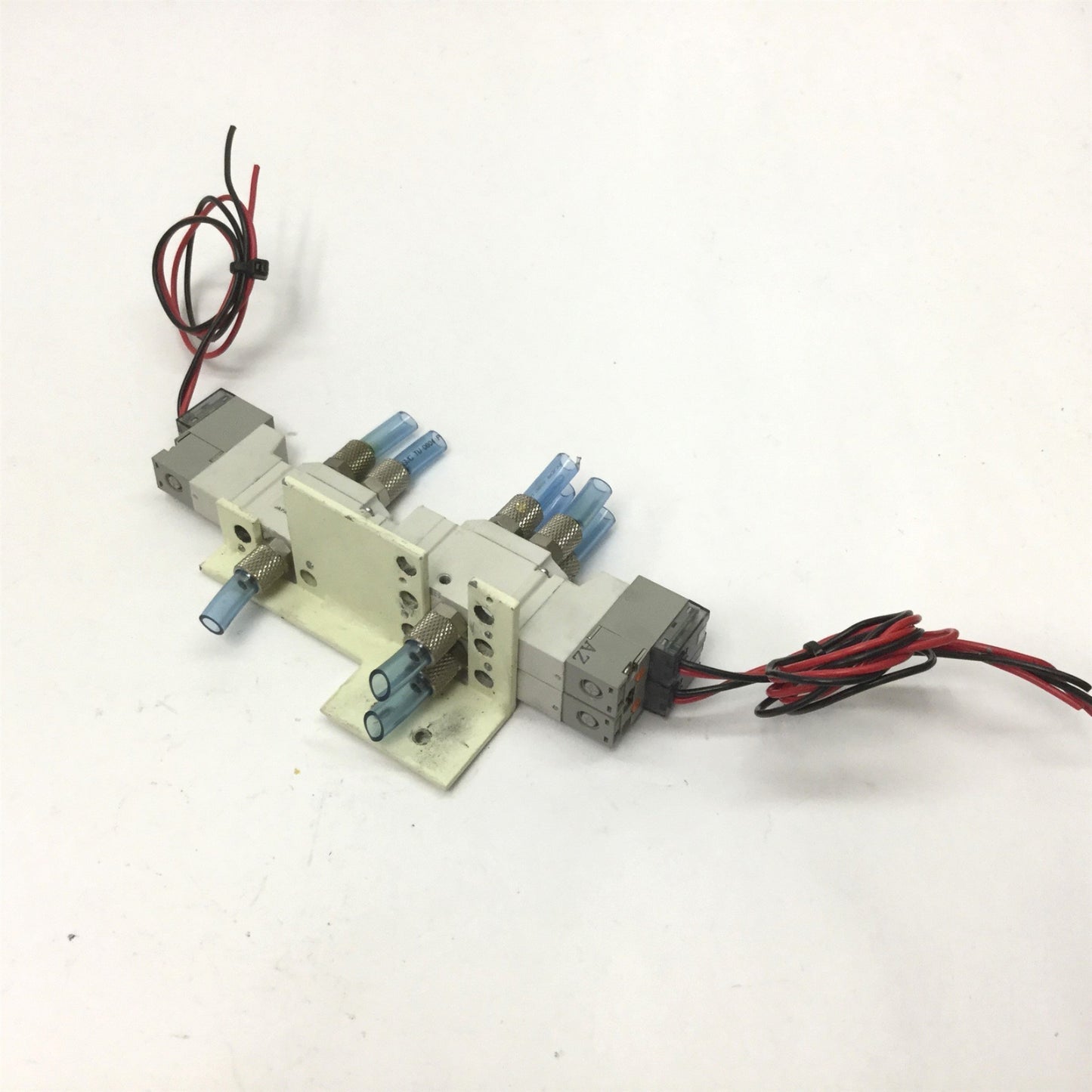 Used Lot of 3 SMC SY3120-5GU-M5 Solenoid Valves, Voltage: 24VDC, Pressure 0.15-0.7MPa