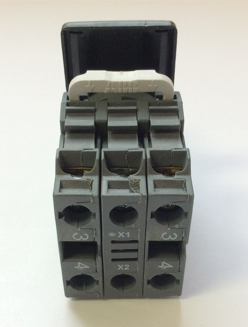 New – Open box Lot of 2 ABB LED Illuminated Selector Switch 3-Pos Maintained/Momentary, Green