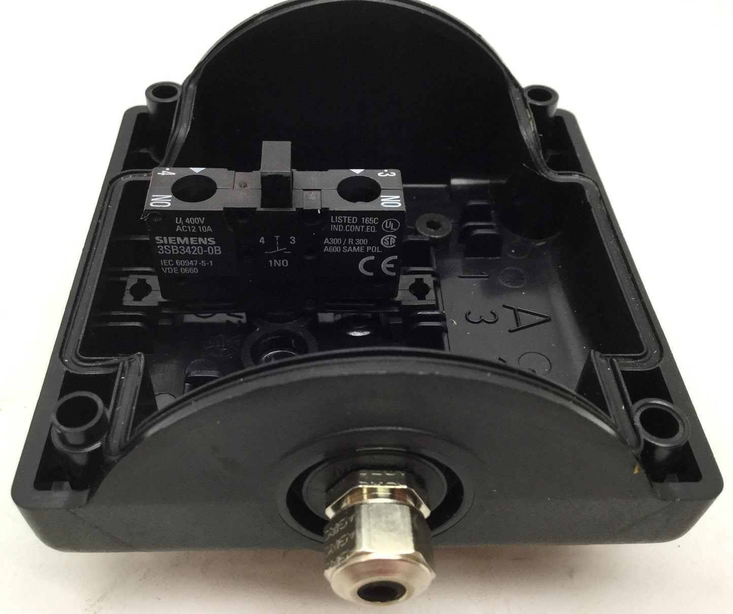 Used Siemens 3SB3 801-0DA3 Push Button Enclosure, Normally Open, Plastic, 3-6A 230V
