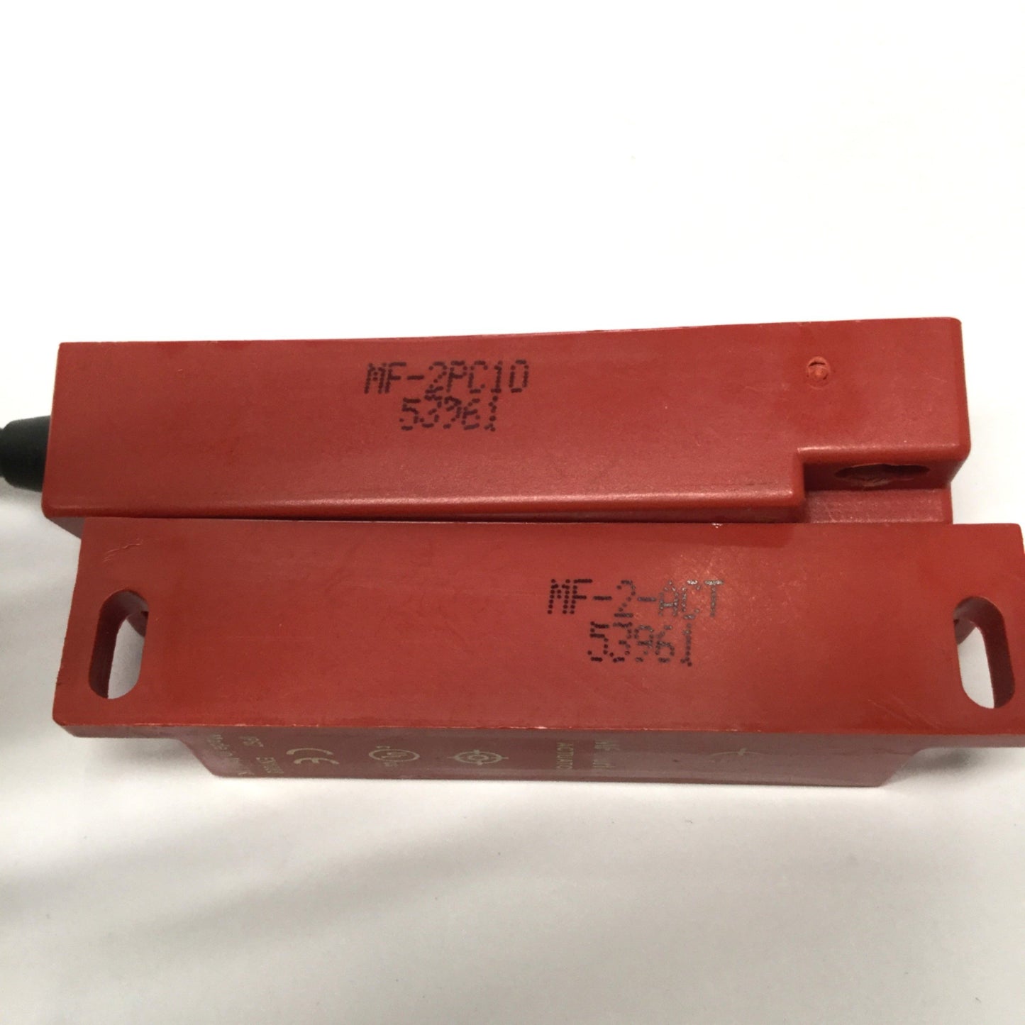 Used Sti MF-2PC10 Safety Interlock Switch With Actuator, Contacts: 1x N/O and 1x N/C