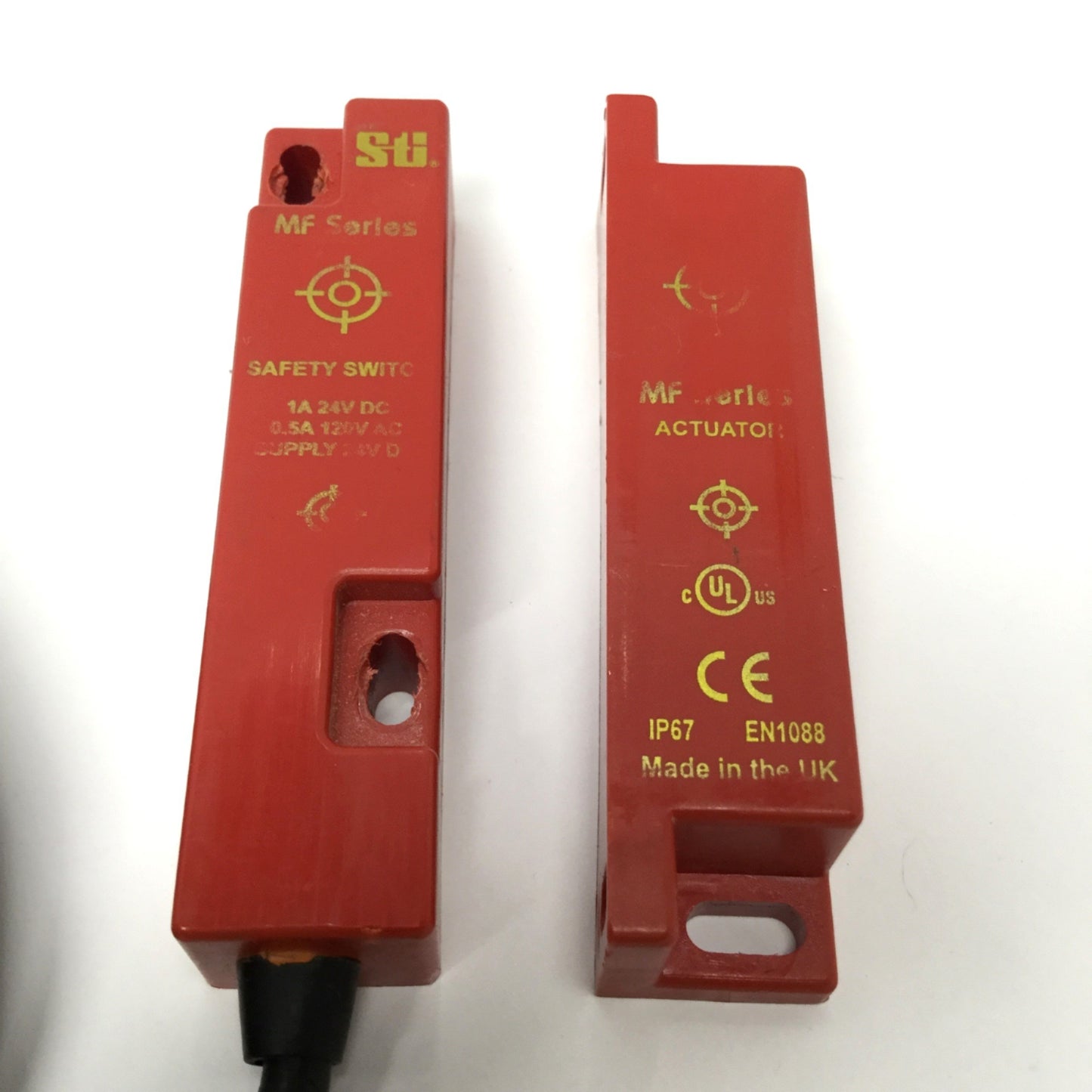 Used Sti MF-2PC10 Safety Interlock Switch With Actuator, Contacts: 1x N/O and 1x N/C