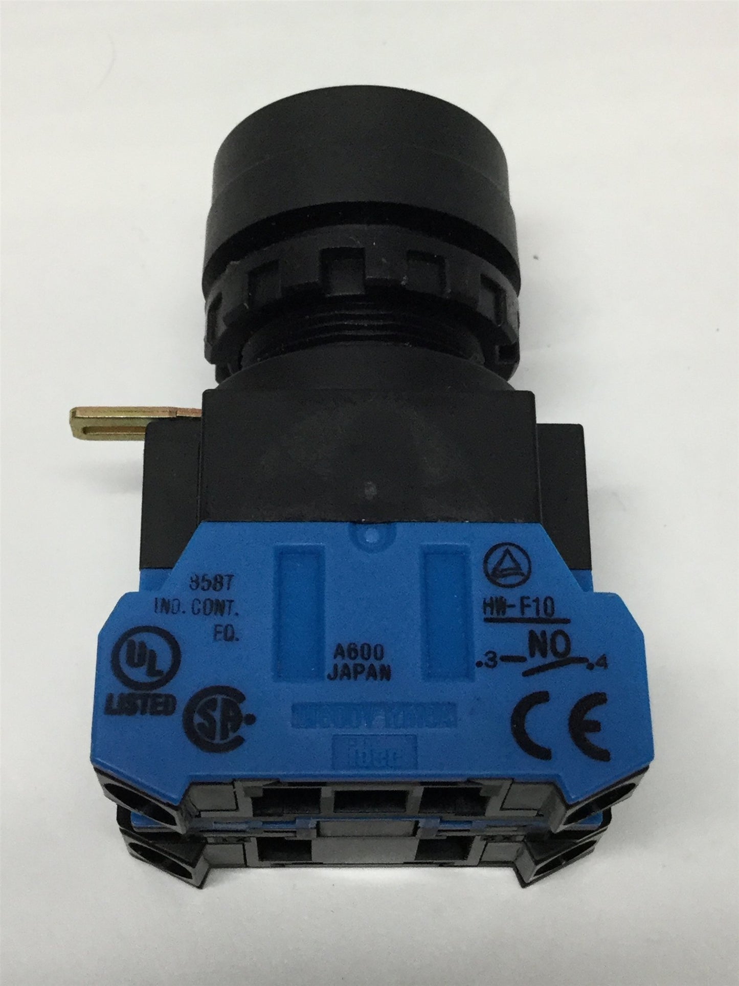 Used Idec HW1B-M1F10 Illuminated Pushbutton Switch, 5-30VDC Green LED, 600V/10A N.O.