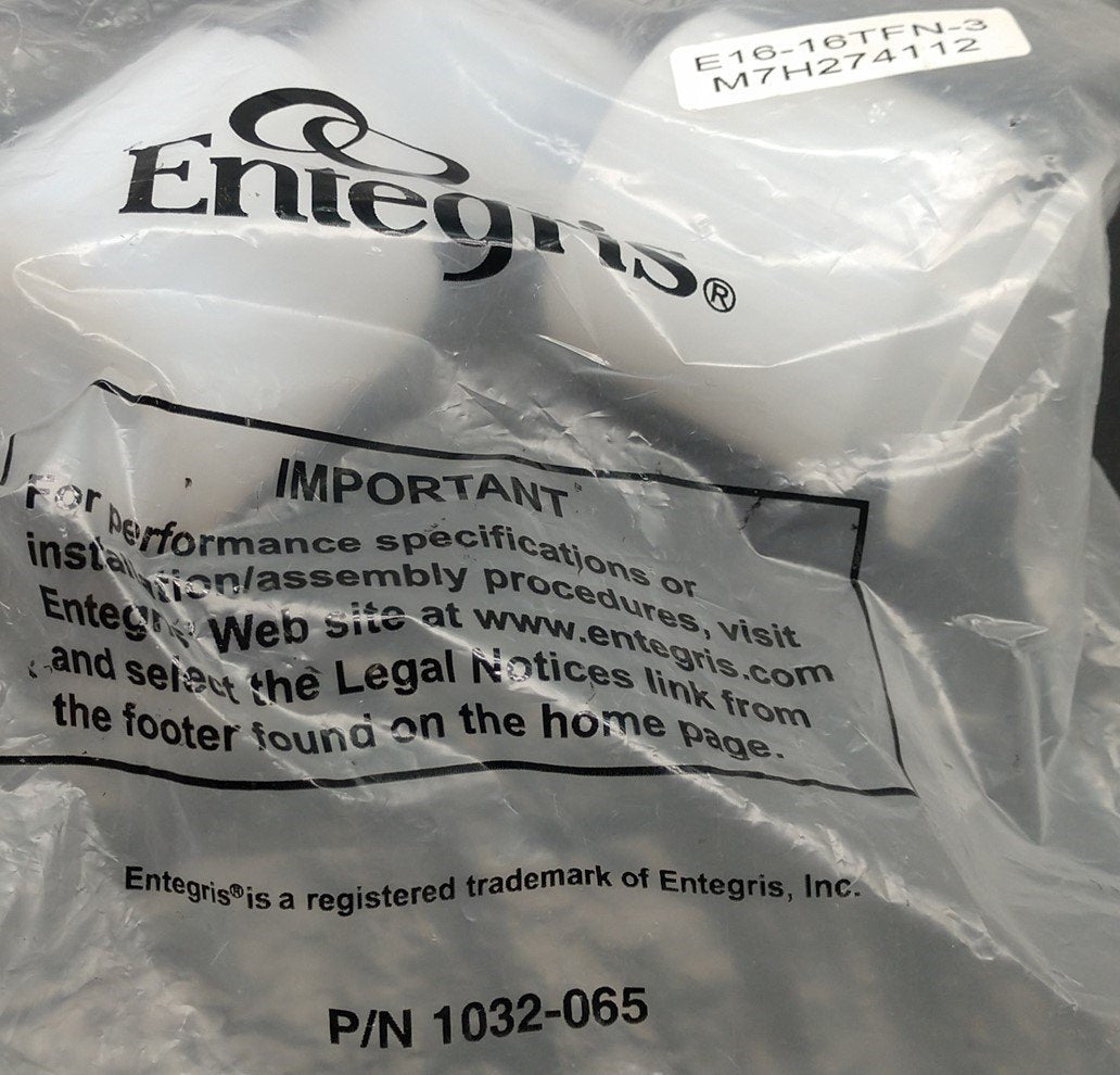 New Entegris E16-16TFN-3 Elbow Adapter PFA 1" Flaretek to 1" Flaretek SpaceSaver