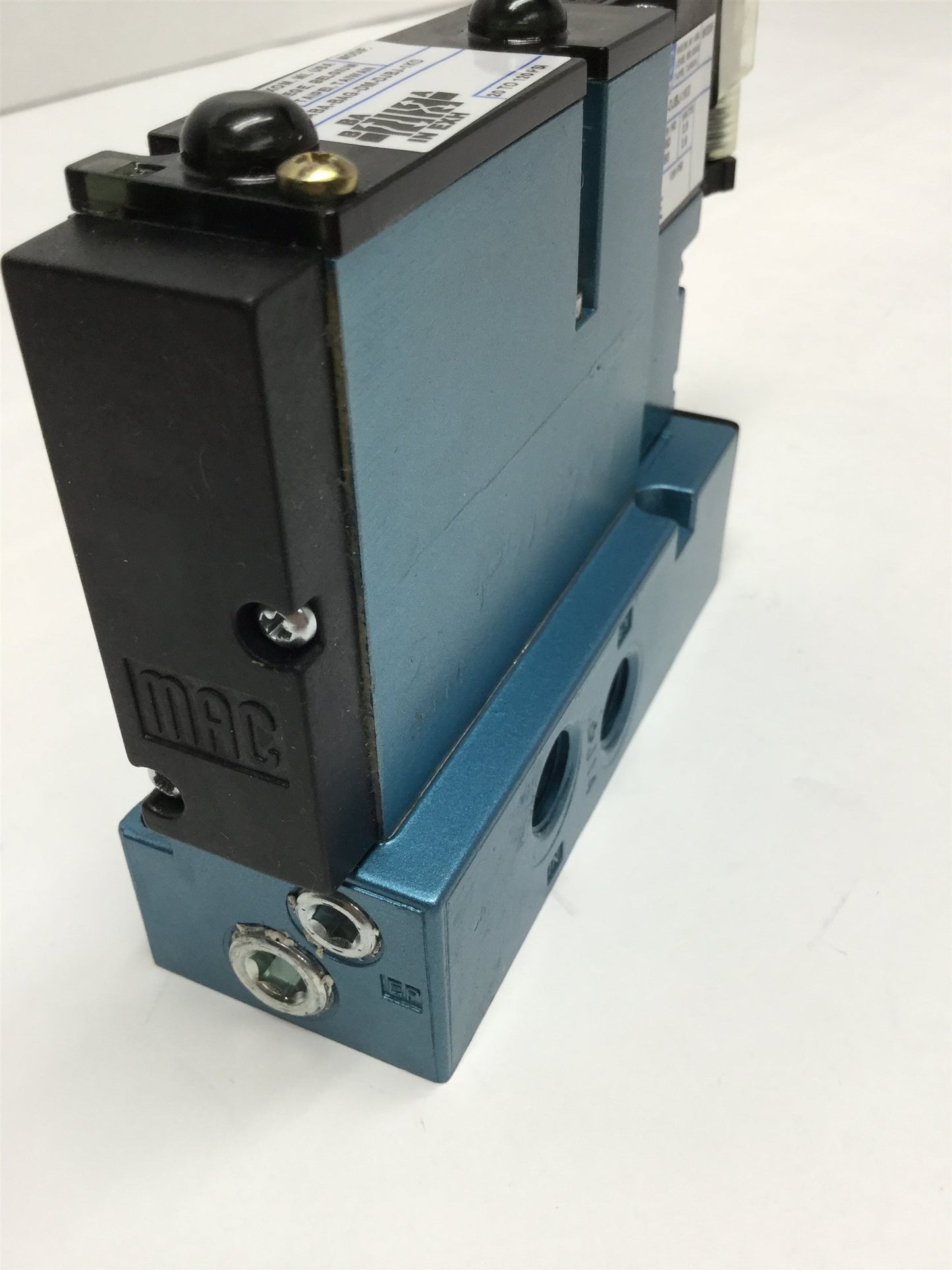 New – Open box MAC 92B-ABA-BAG-DM-DJBJ-1KD Solenoid Valve 230VAC Coil, 20-120psi, 1/4"NPT