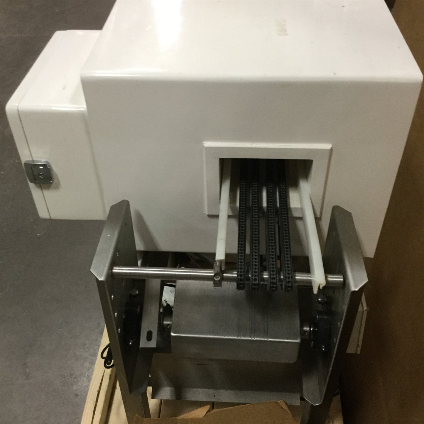 Used Goring Kerr DSP1 Metal Detector, Opening: 6" x 4", Conveyor Length: 29"