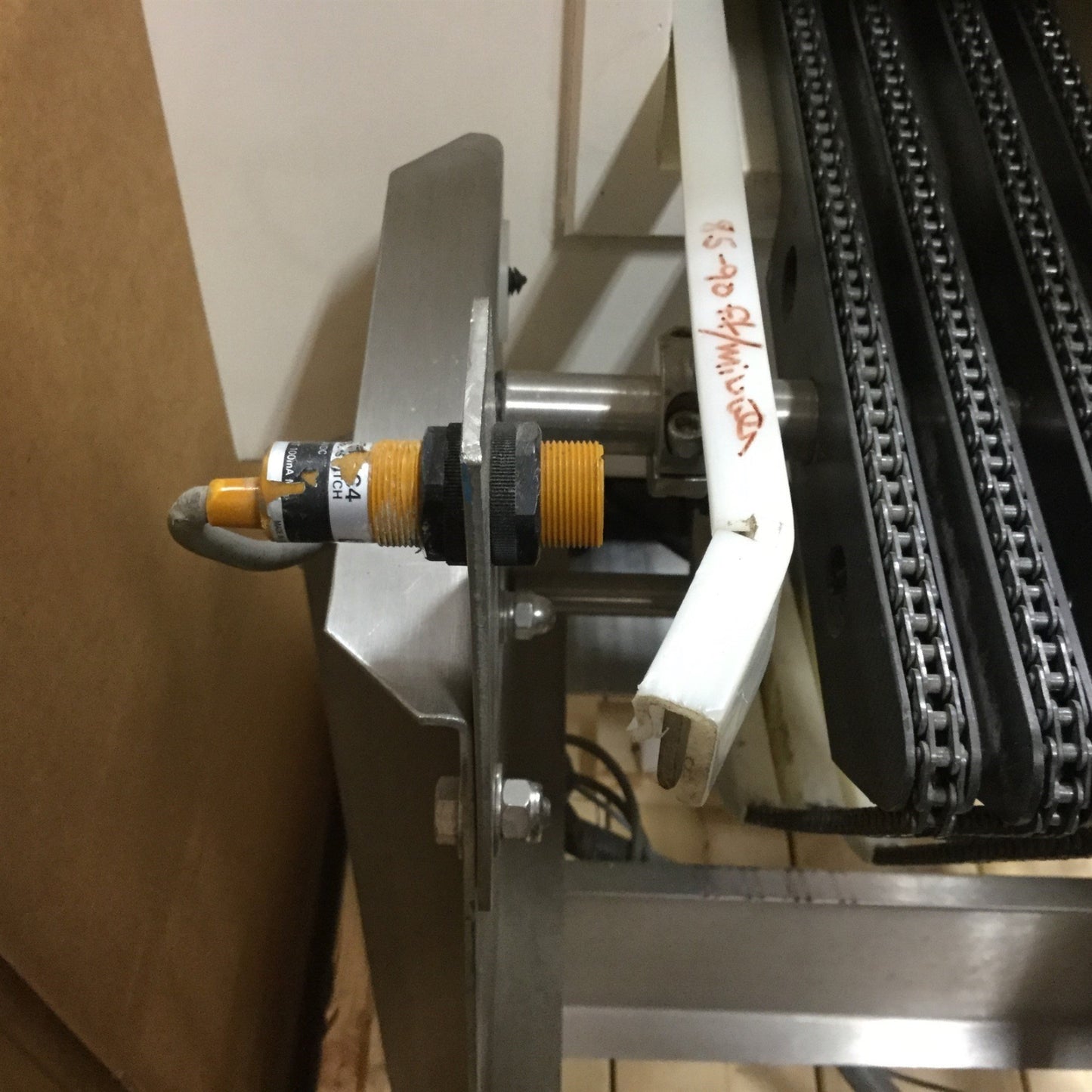 Used Goring Kerr DSP1 Metal Detector, Opening: 6" x 4", Conveyor Length: 29"