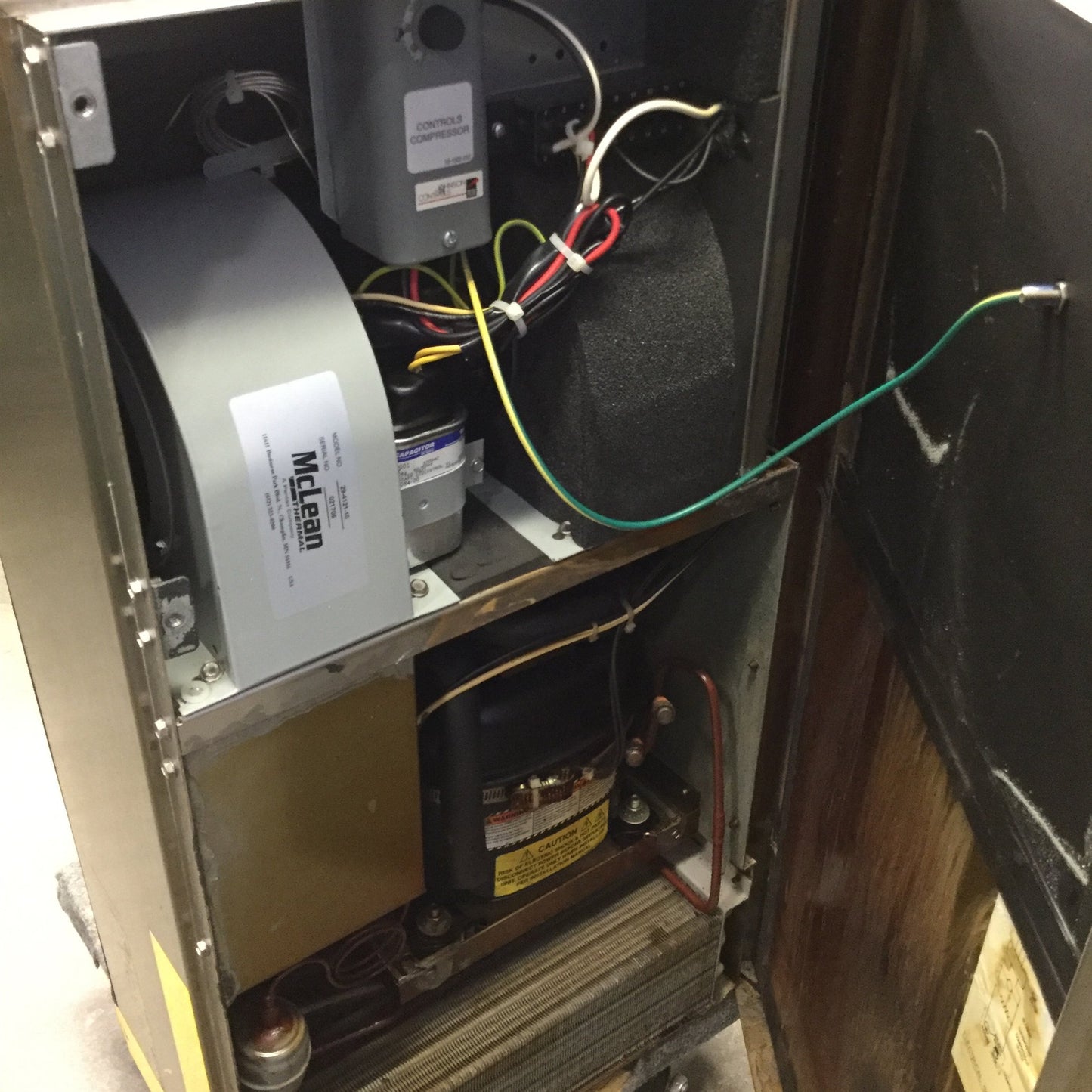 Used McLean CR29-0216-G036H Air Conditioner, Voltage: 115VAC, 2000 / 2200 BTU