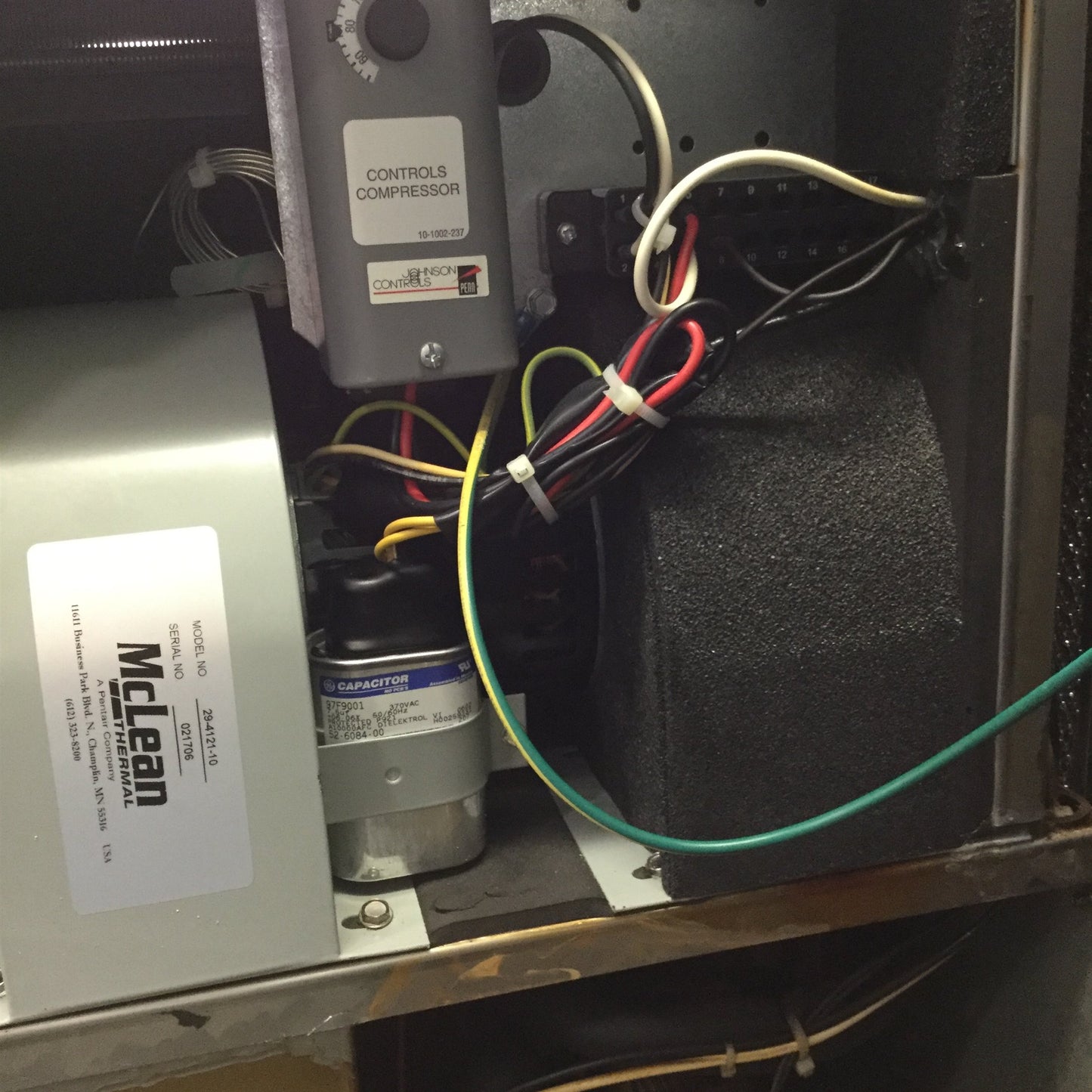 Used McLean CR29-0216-G036H Air Conditioner, Voltage: 115VAC, 2000 / 2200 BTU
