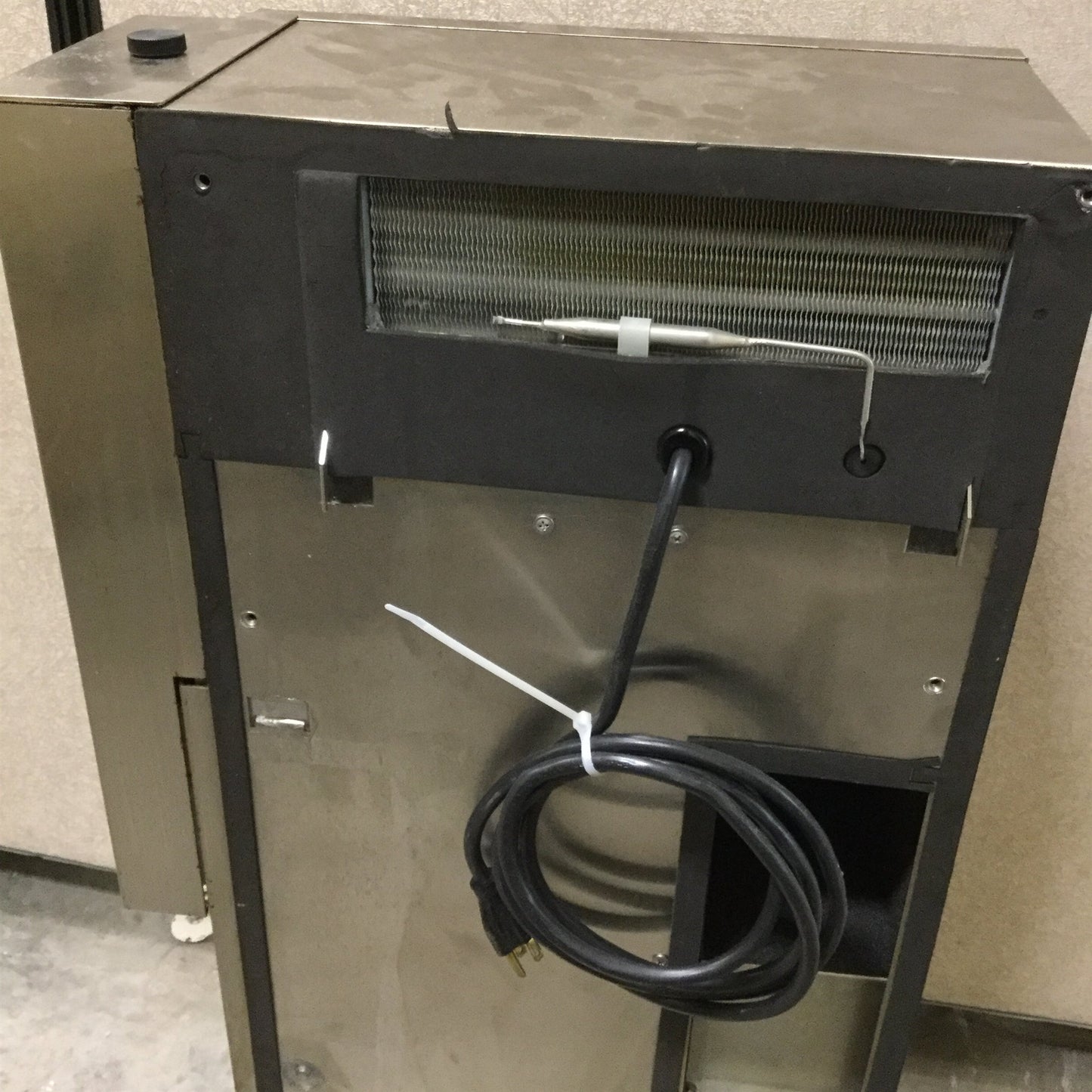 Used McLean CR29-0216-G036H Air Conditioner, Voltage: 115VAC, 2000 / 2200 BTU