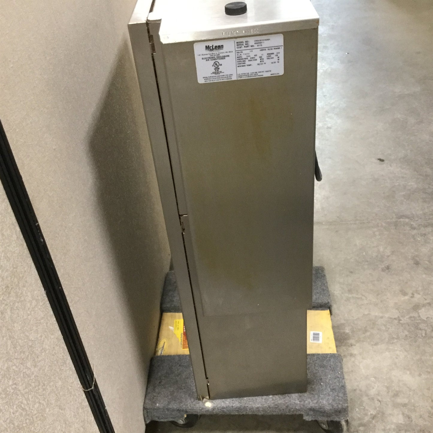 Used McLean CR29-0216-G036H Air Conditioner, Voltage: 115VAC, 2000 / 2200 BTU