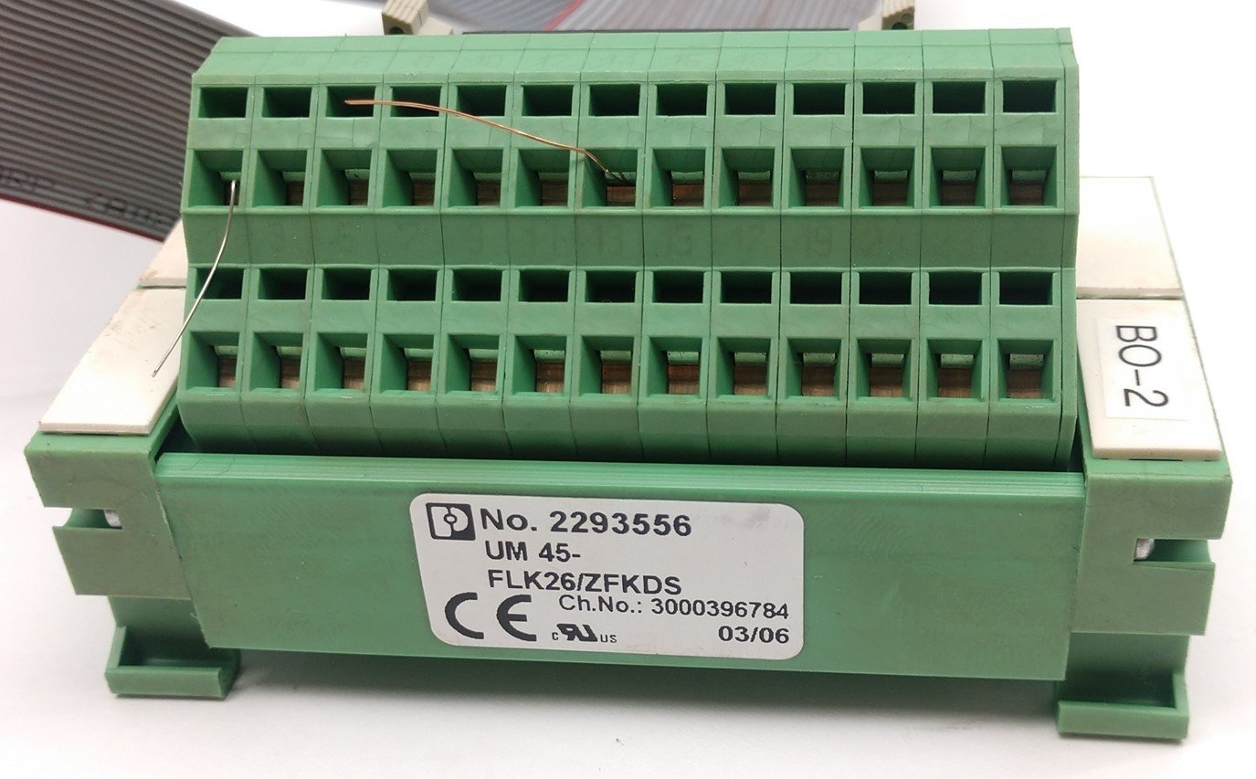 Used Phoenix Contact UM 45-FLK26/ZFKDS 2293556 Module Terminal Interface, 26-Pin