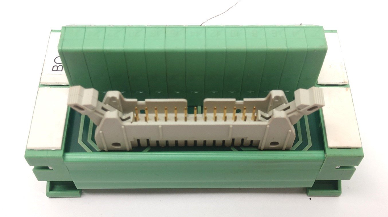 Used Phoenix Contact UM 45-FLK26/ZFKDS 2293556 Module Terminal Interface, 26-Pin