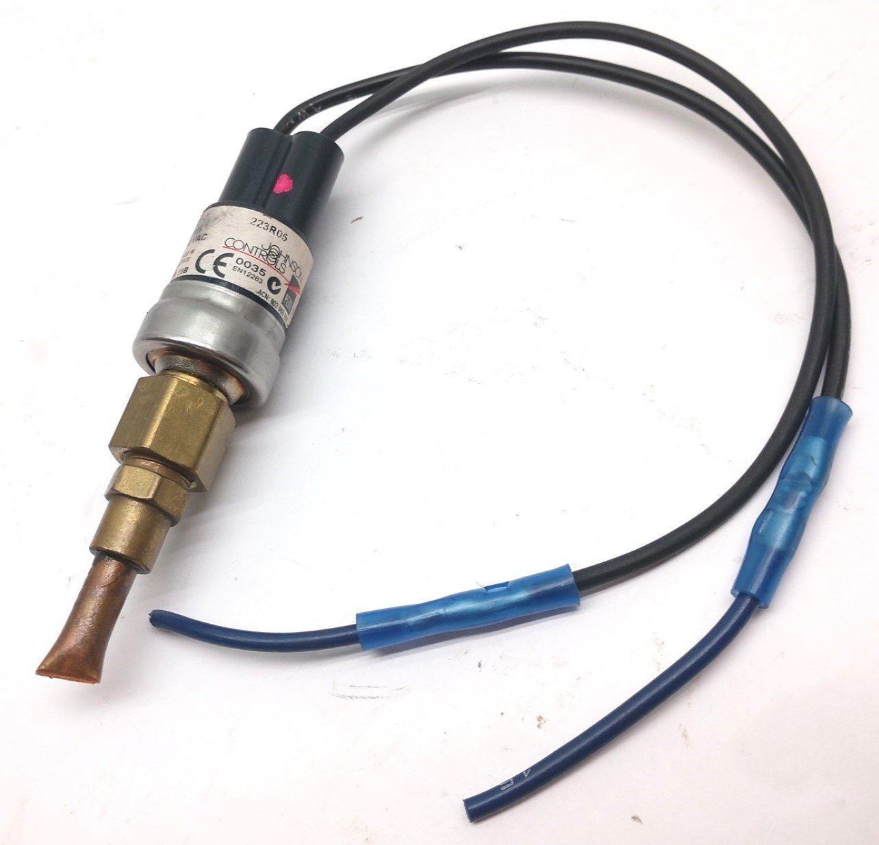 Used Johnson Controls P100CP-2 Pressure Control Switch, 6A, 240VAC, Flying Leads