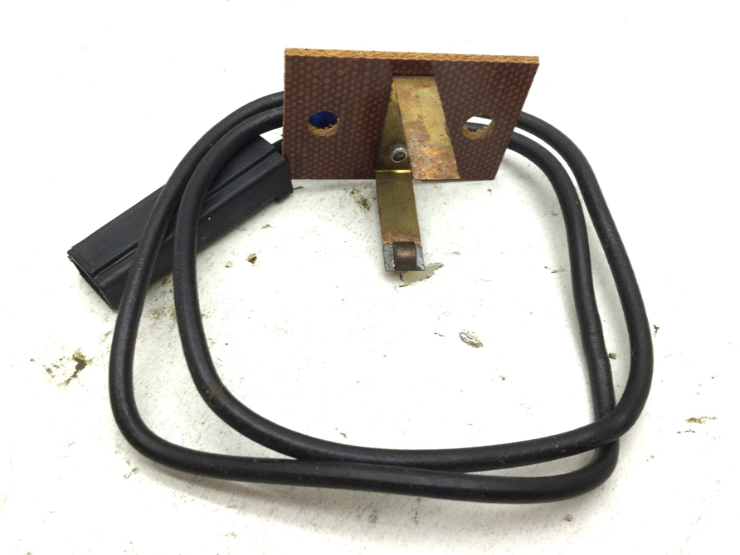 New Hyster 243724 Horn Brush