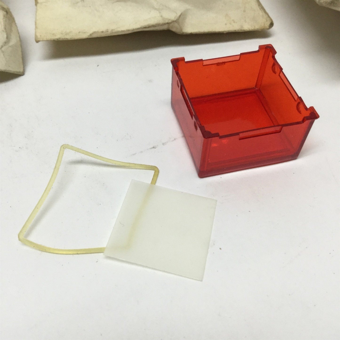 New – Open box Lot of 4 General Electric CR104MG019 Pushbutton Switch Lens Cap, Red