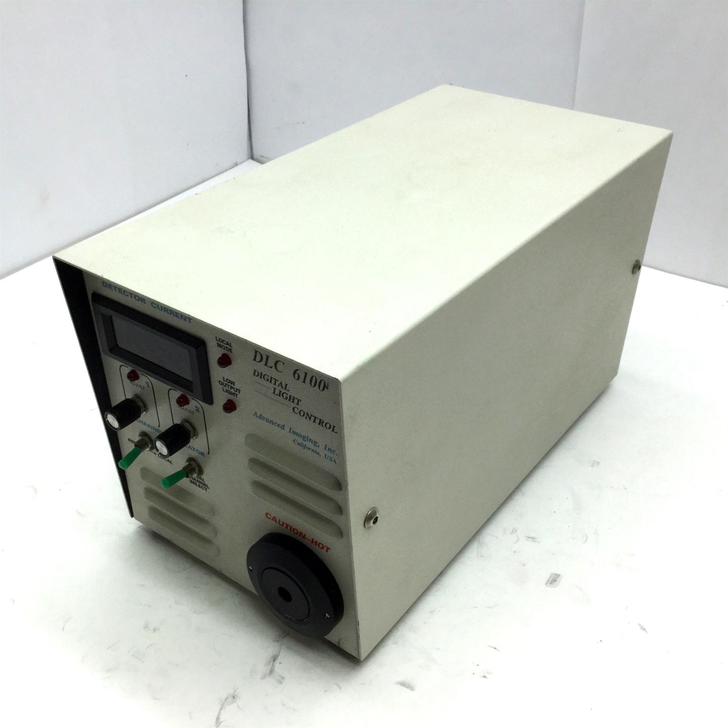 Used Advanced Imaging DLC-6100 Fiber Optic Light Source Current LCD, 8mm Out, 115VAC