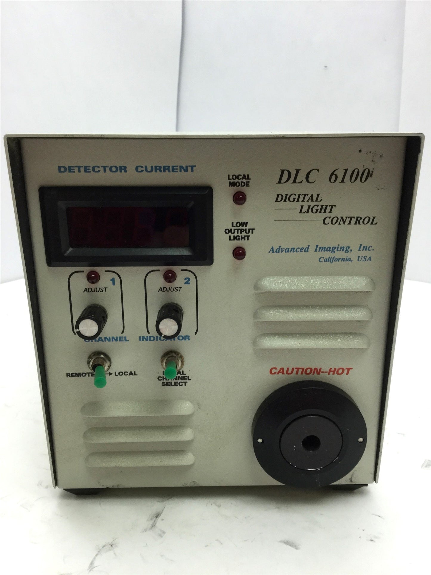 Used Advanced Imaging DLC-6100 Fiber Optic Light Source Current LCD, 8mm Out, 115VAC