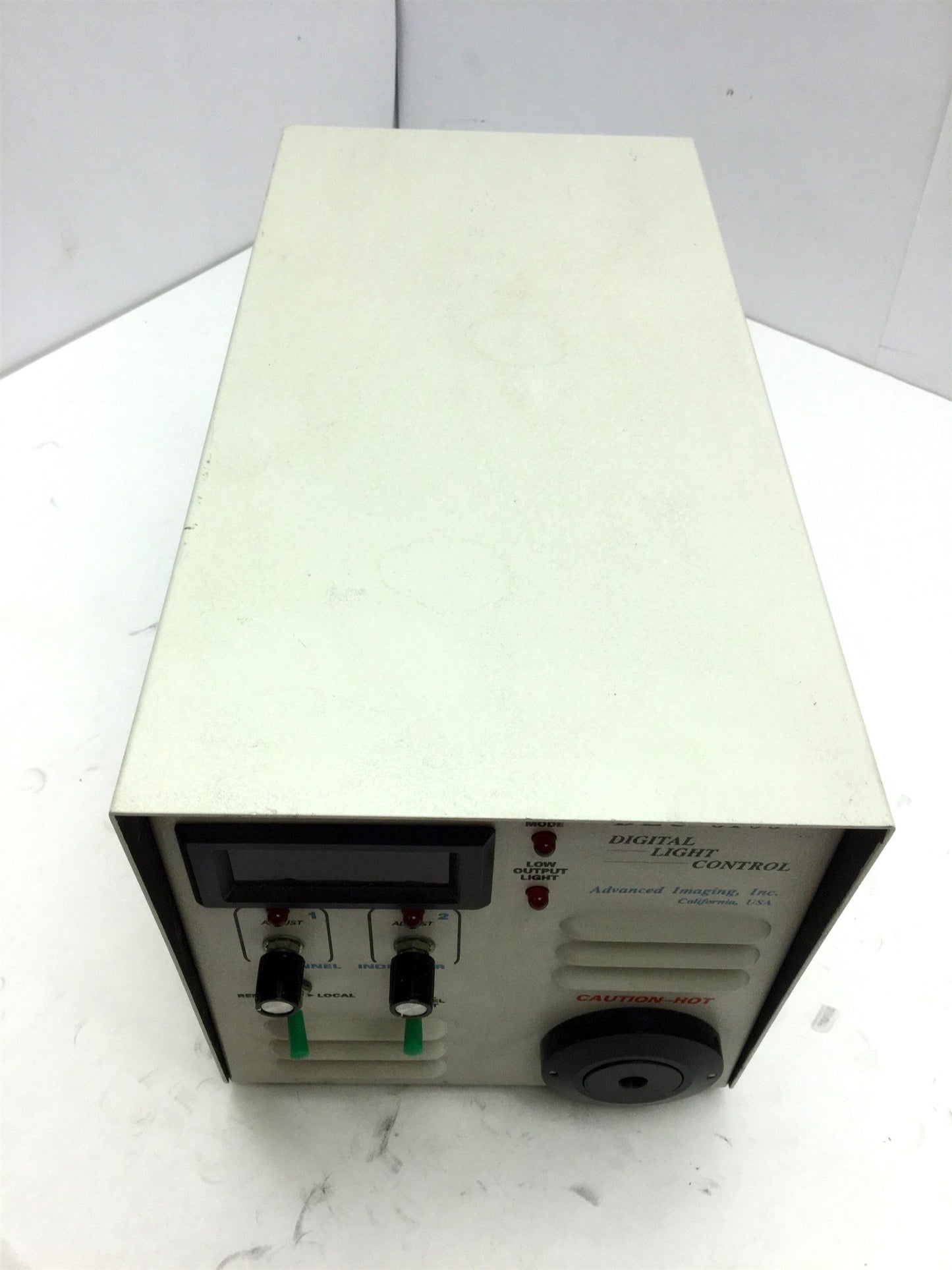 Used Advanced Imaging DLC-6100 Fiber Optic Light Source Current LCD, 8mm Out, 115VAC