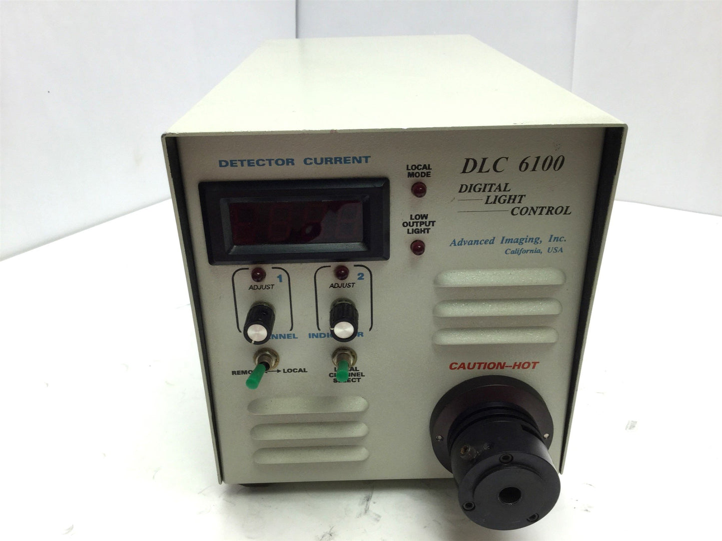 Used Advanced Imaging DLC-6100 Fiber Optic Light Source Current LCD, 115VAC, 8mm Out