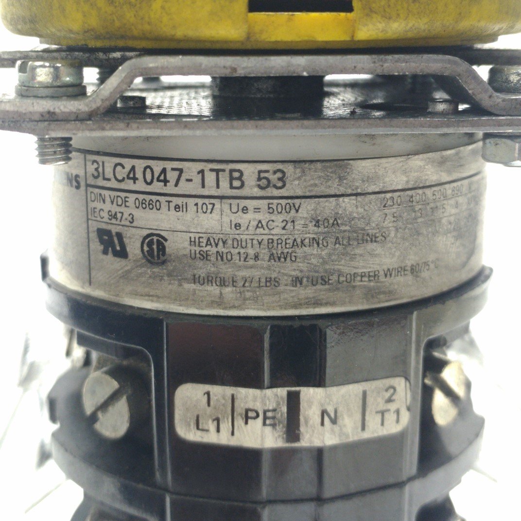 Used SIEMENS 3LC4047-1TB53 Disconnect Switch, 3-Pole, 90° Throw, 690V