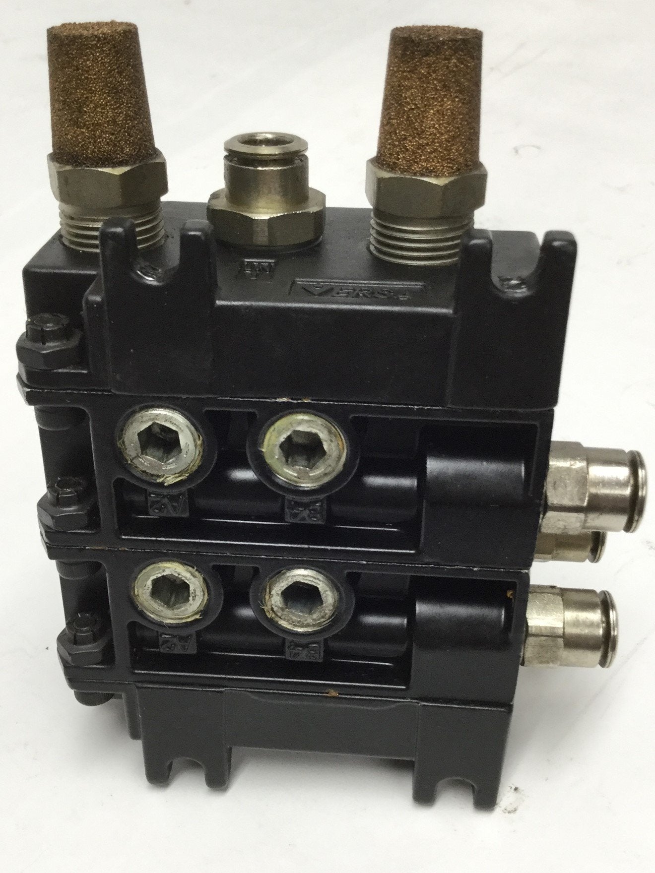 Used Versa C7M-4362-2 Stacking Valve Manifold Assembly, 2-Station, G1/4