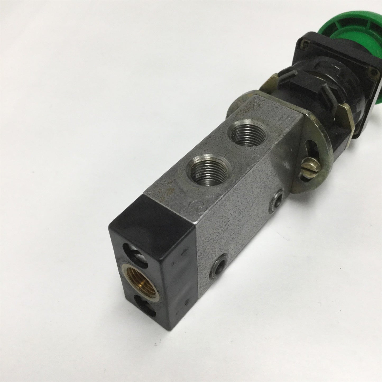 Used Bosch Rexroth 0820402025 Mechanical Directional Valve, 2/3, Green Pushbutton