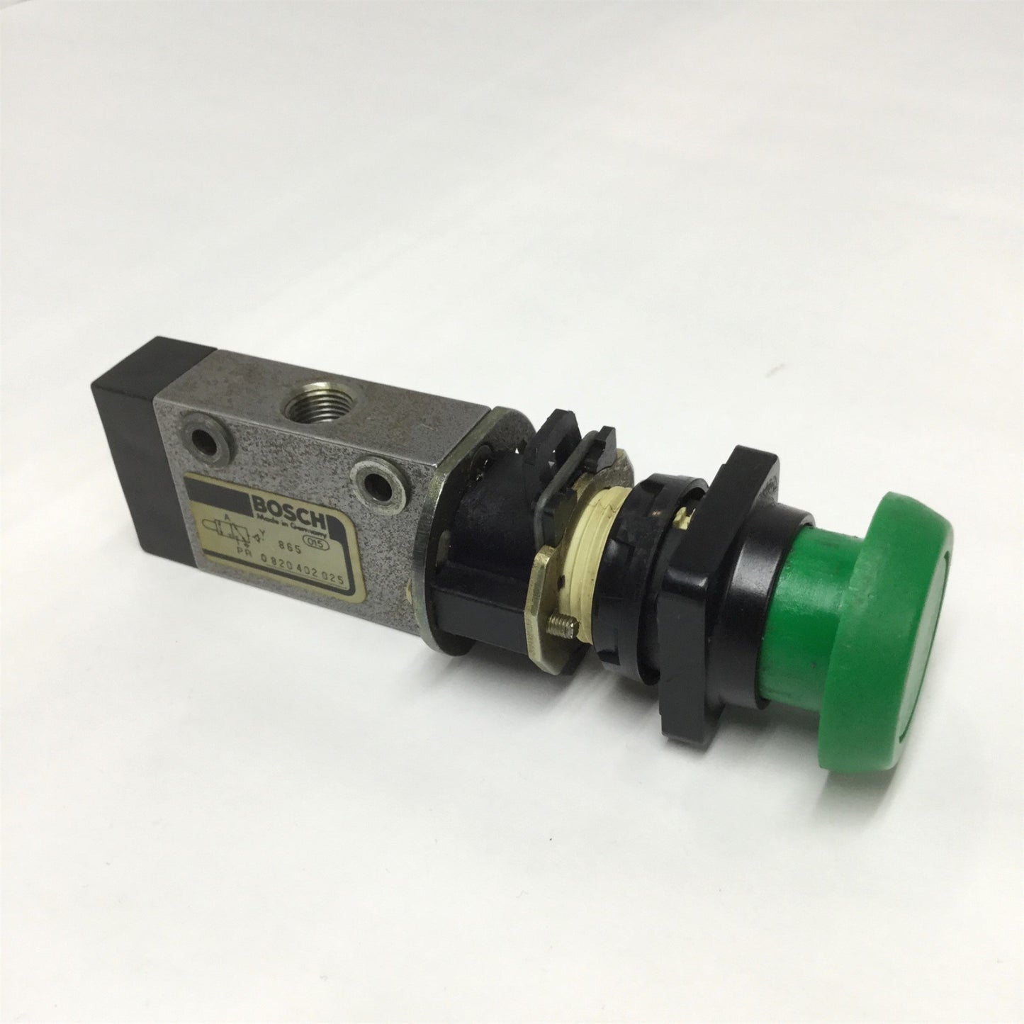Used Bosch Rexroth 0820402025 Mechanical Directional Valve, 2/3, Green Pushbutton