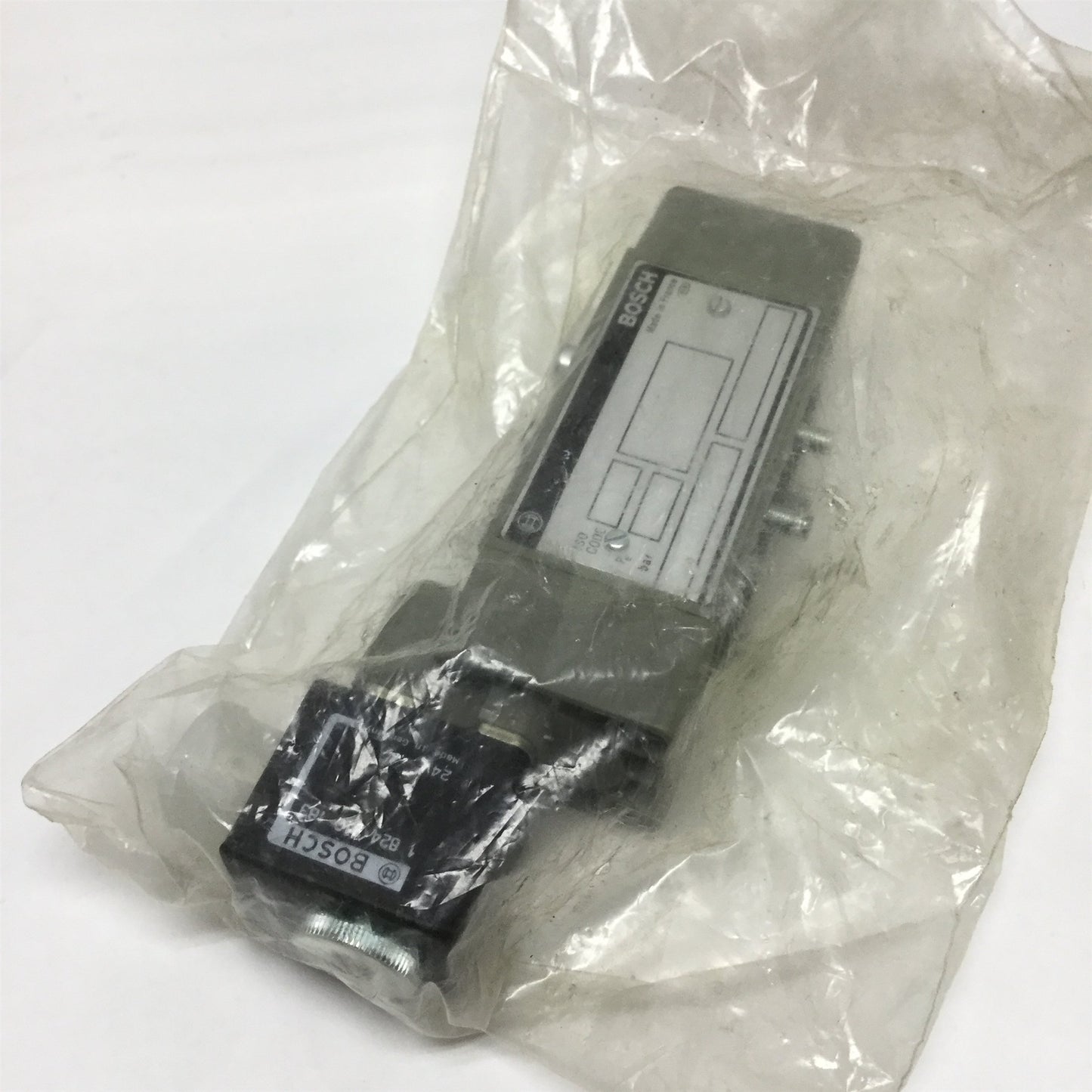 New Bosch Rexroth 0820024135 Directional Control 5/2 Solenoid Valve, 24VDC Coil