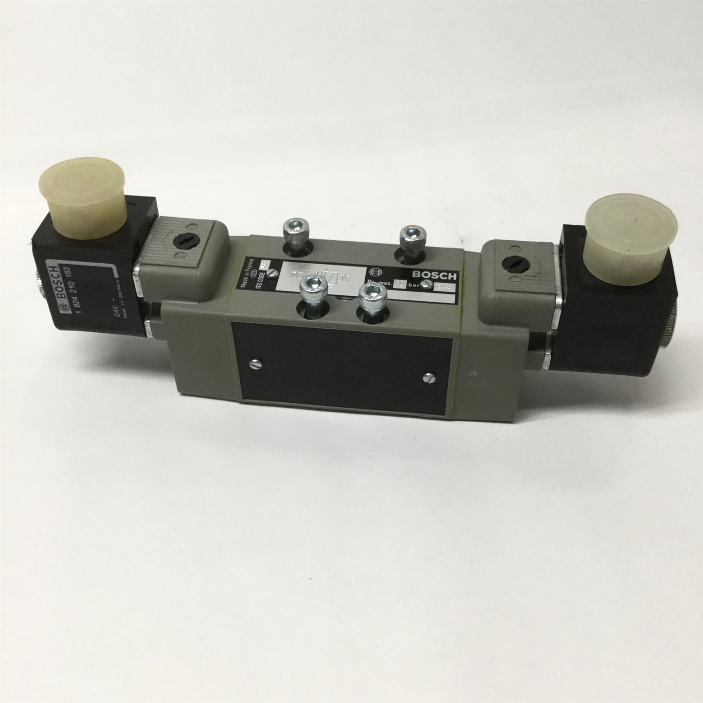 New – Open box Bosch Rexroth 0820024610 Directional Control Double Solenoid Valve, 24VDC Coils
