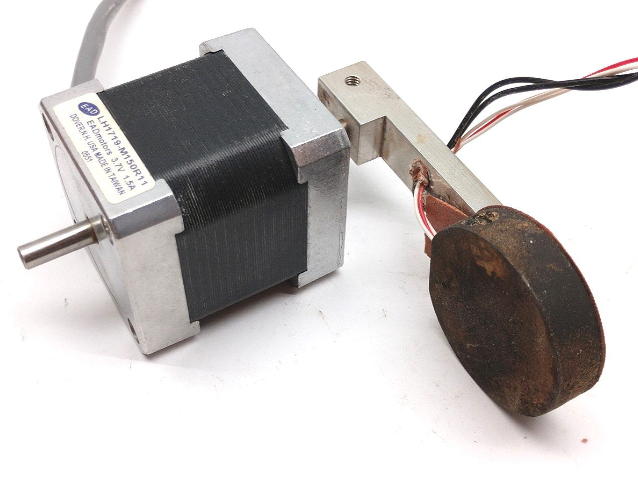 Used EAD LH1719-M150R11 Stepping Motor, Current: 3.7A, 1.8 Degrees/Step, Shaft: 5mm