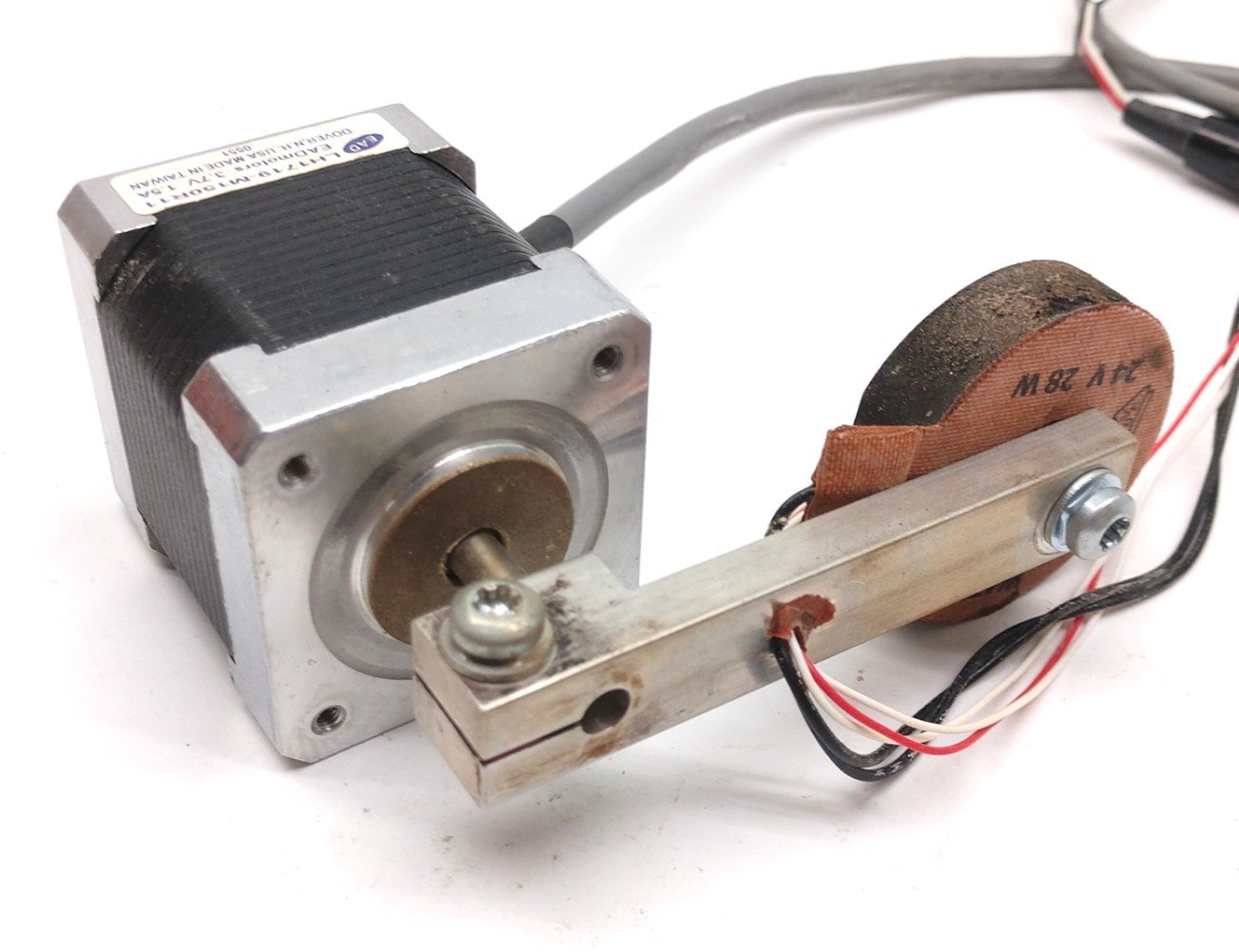 Used EAD LH1719-M150R11 Stepping Motor, Current: 3.7A, 1.8 Degrees/Step, Shaft: 5mm