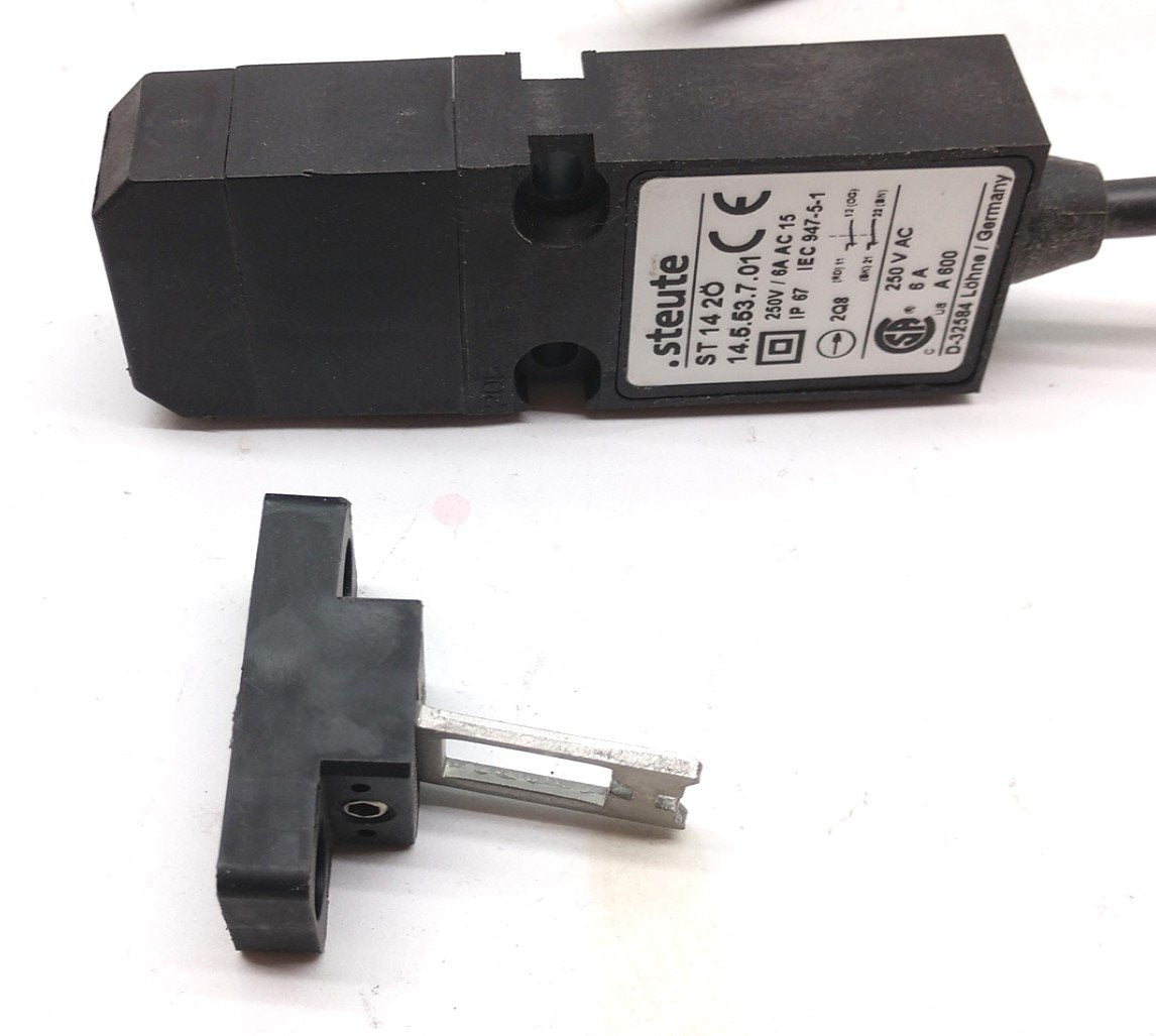 Used Schmersal ST 14 2Ö Break Safety Switch W/ Key, 2NC Contacts, Voltage: 250VAC