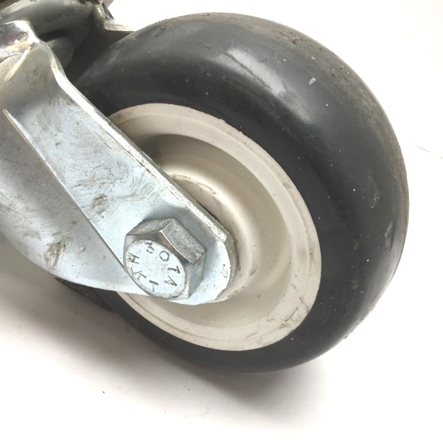 Used Caster, Wheel Dimensions: 6" Dia x 2.5" Wide, Plate Dimensions: 6.625" x 4.75"