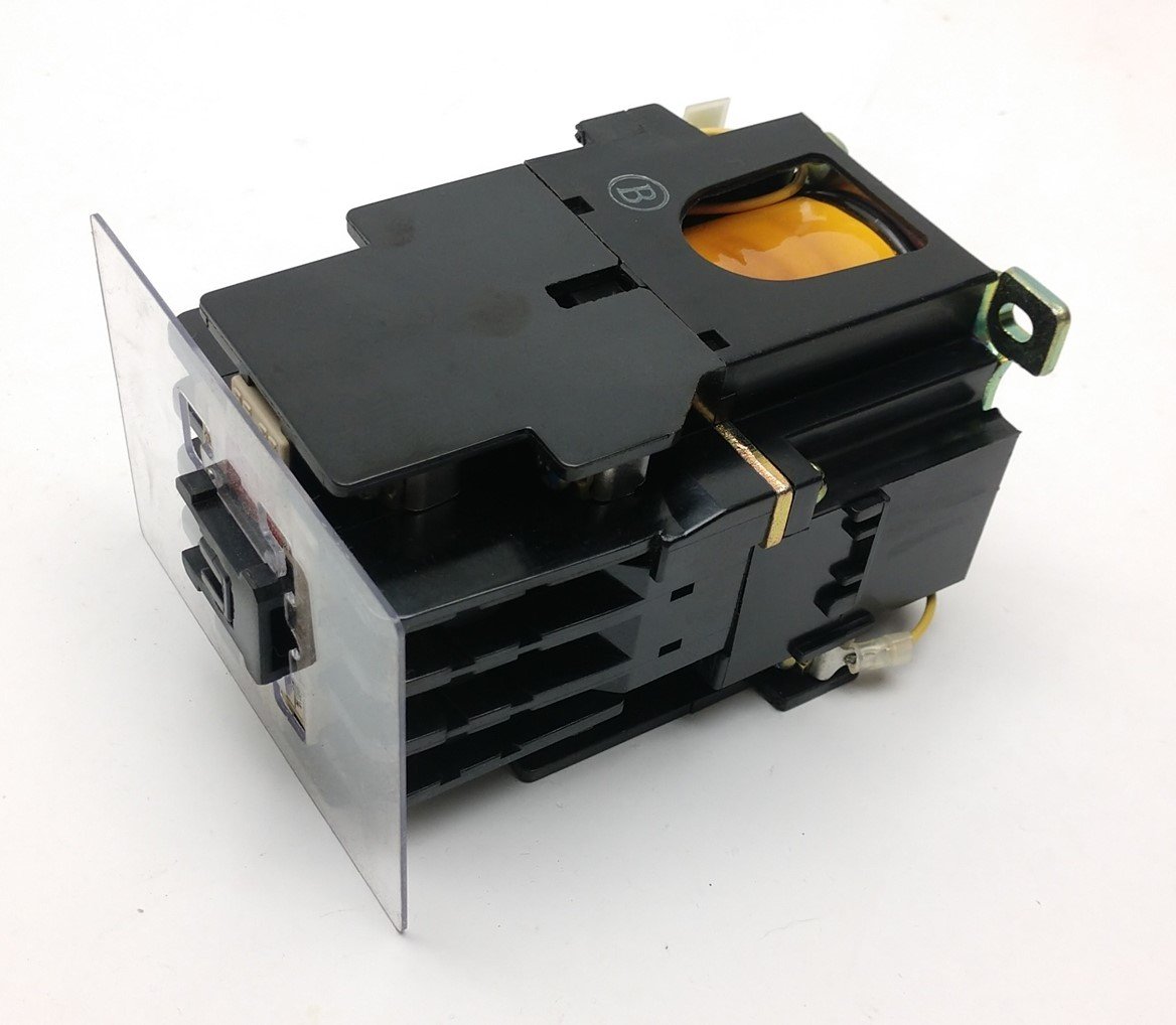 Used Mitsubishi SD-K21 Contactor, 3-Pole with 2x N/O & 2x N/C Auxiliary Contacts
