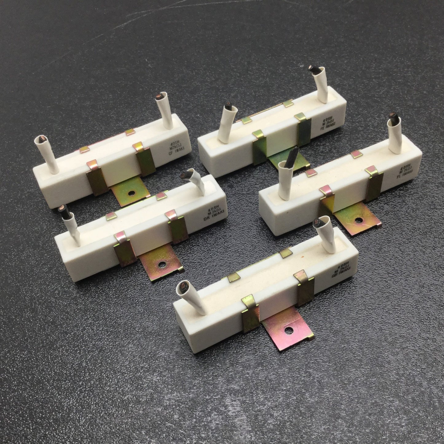 Used Lot of 5 Iwaki 40SH Ceramic Resistors, Rating: 2k Ohms
