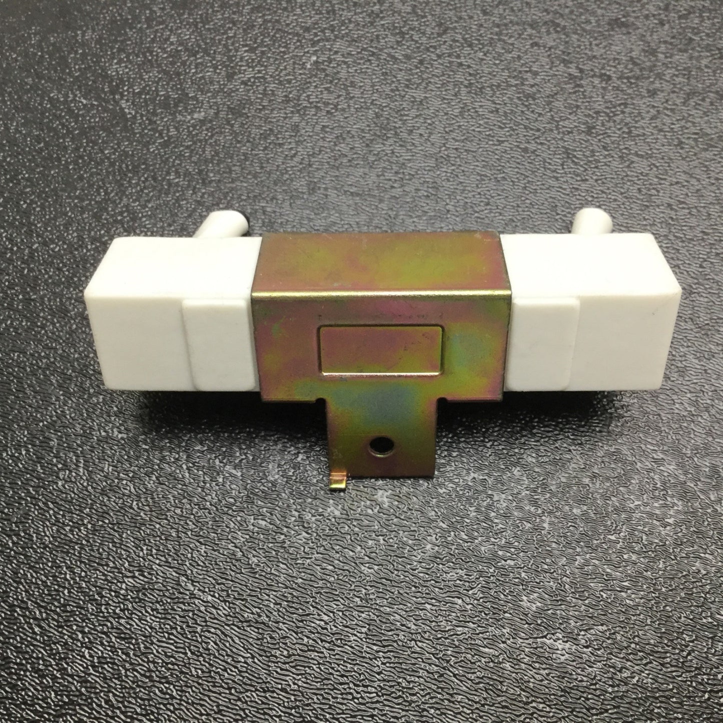 Used Lot of 5 Iwaki 40SH Ceramic Resistors, Rating: 2k Ohms