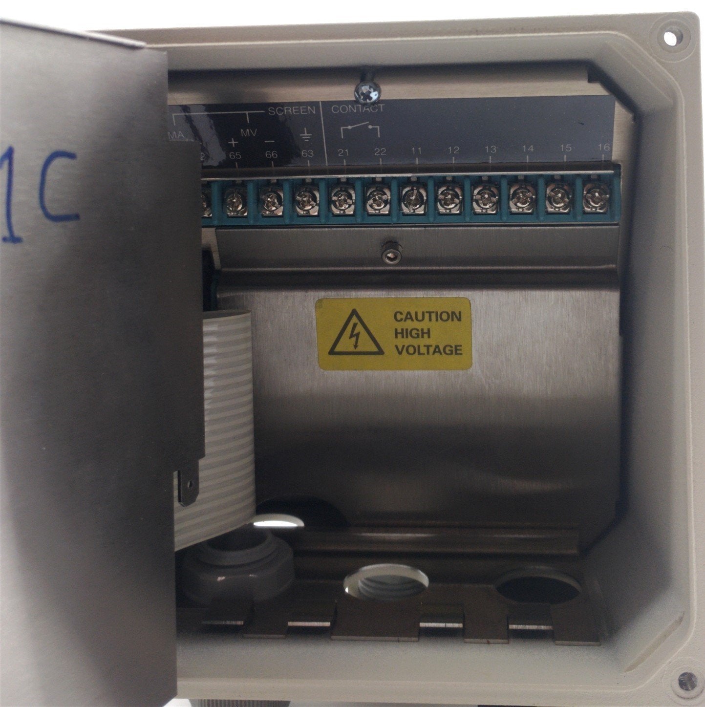 Used Yokogawa SC400-C-U-1-E*A Conductivity Converter 2æS/cm-500mSxC 0-20 mA DC 120VAC