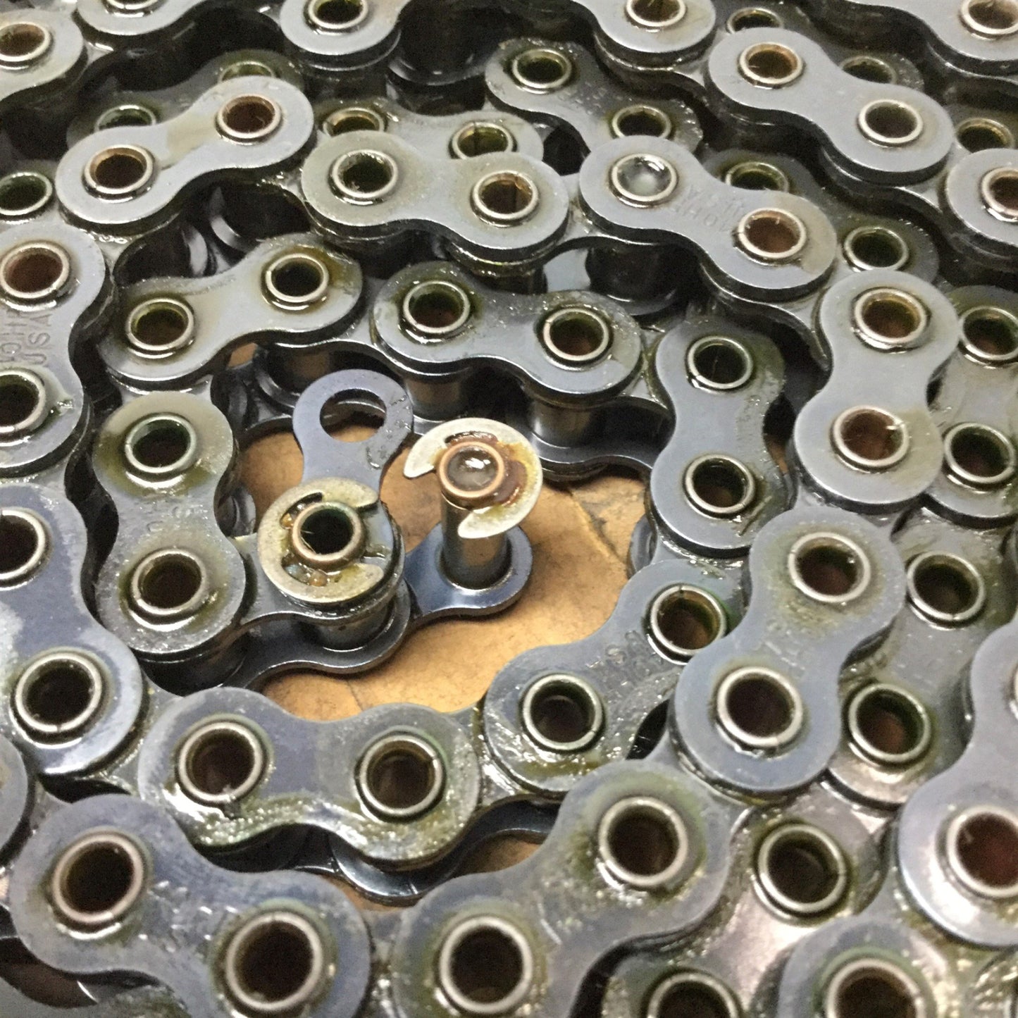 New – Open box Boston Gear 1048 40HP Roller Chain Single-Strand, 1/2" Pitch, 10 Foot Length