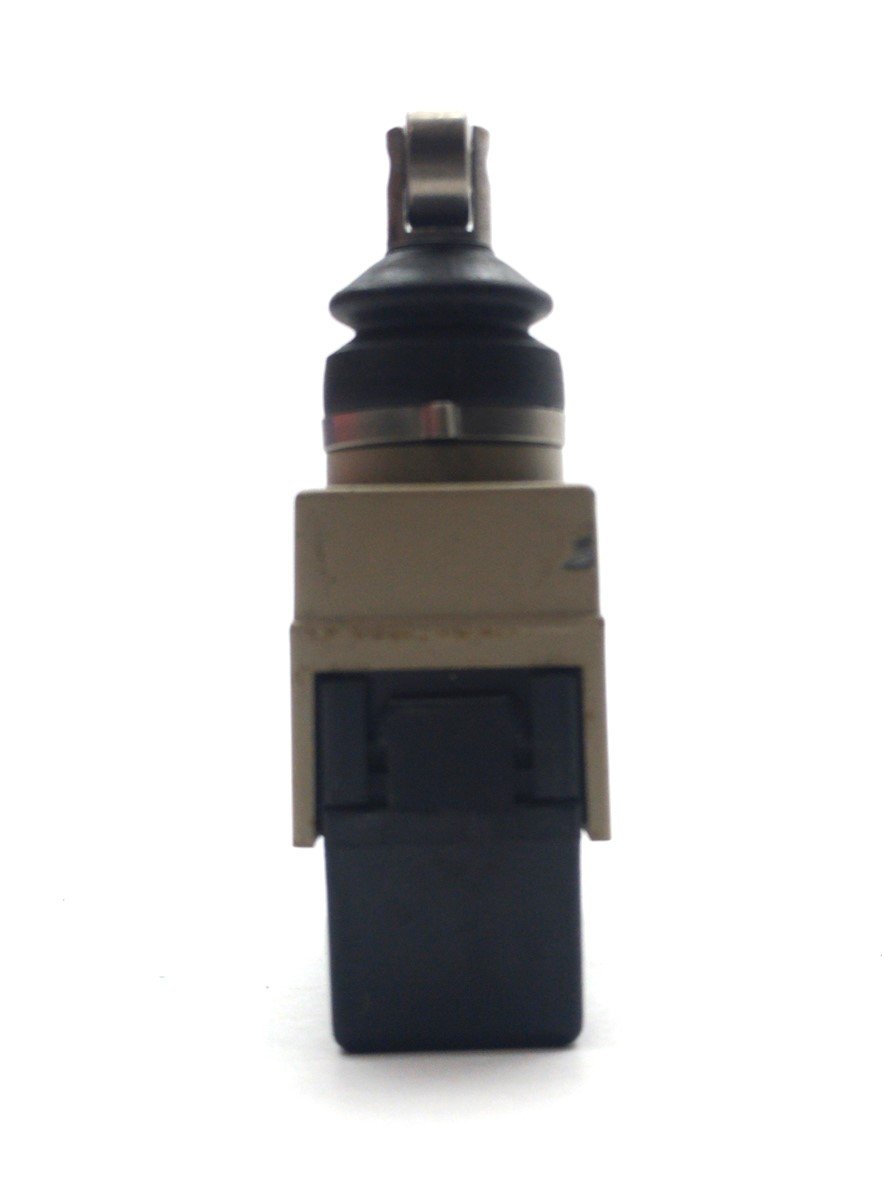 Used Omron ZC-N2255 Roller Plunger Limit Switch, SPDT, Momentary, 125VAC 10A 30VDC 6A