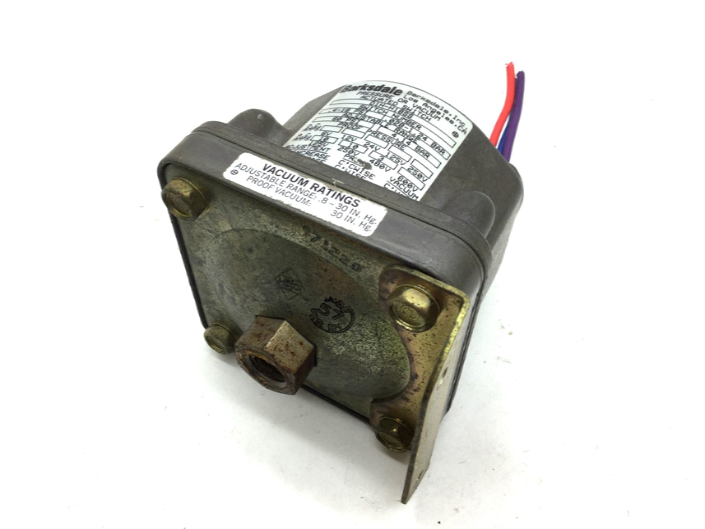 Used Barksdale D1H-H18SS Pressure/Vacuum Actuated Diaphragm Switch .4-18 PSI 480VAC