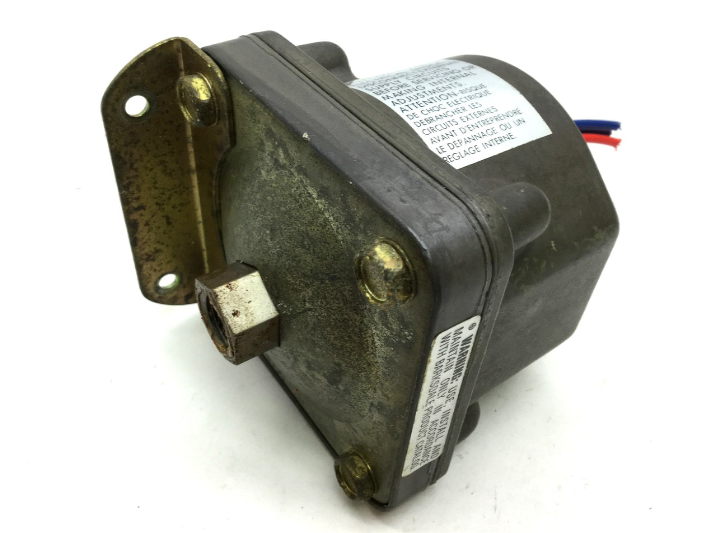 Used Barksdale D1H-H18SS Pressure/Vacuum Actuated Diaphragm Switch .4-18 PSI 480VAC