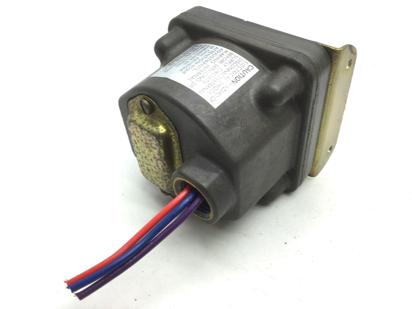 Used Barksdale D1H-H18SS Pressure/Vacuum Actuated Diaphragm Switch .4-18 PSI 480VAC