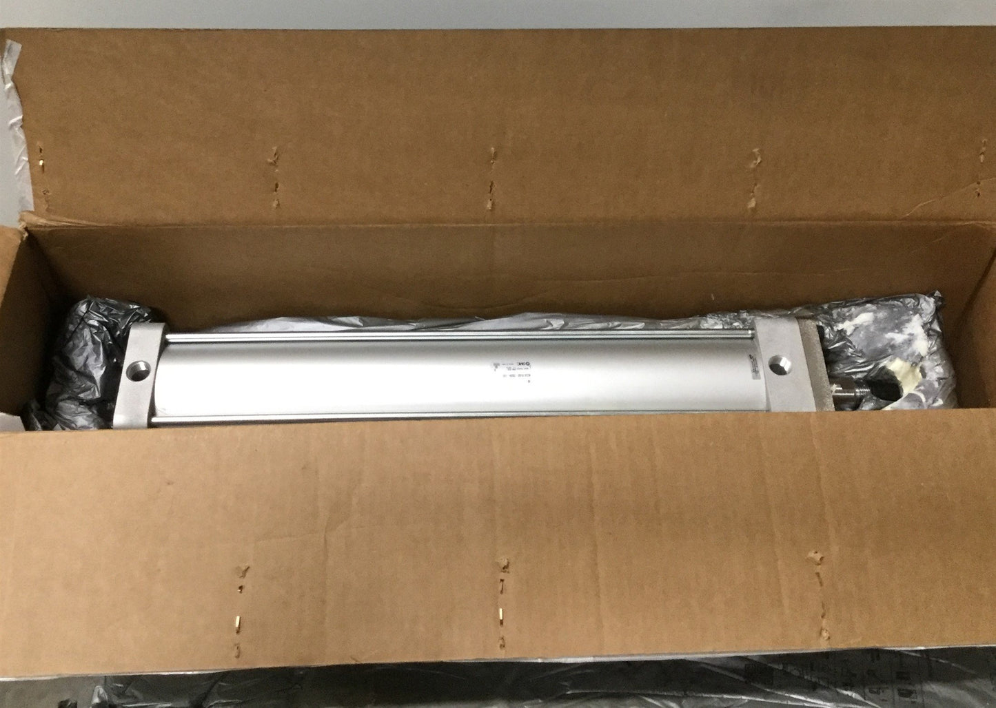 New SMC NCDA1R400-2000N-XB5 Tie Rod Air Cylinder 4" Bore, 20" Stroke Side Tapped