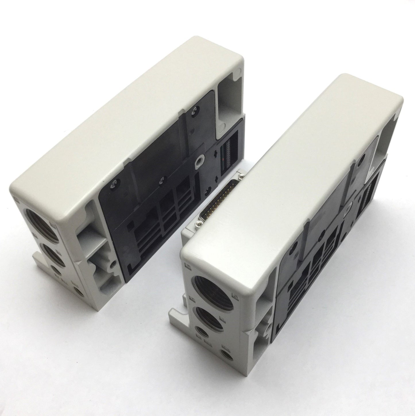 New – Open box Lot of 2 SMC VVQC4000-3A-3T Pneumatic Solenoid Valve Manifold D-Side End Plate