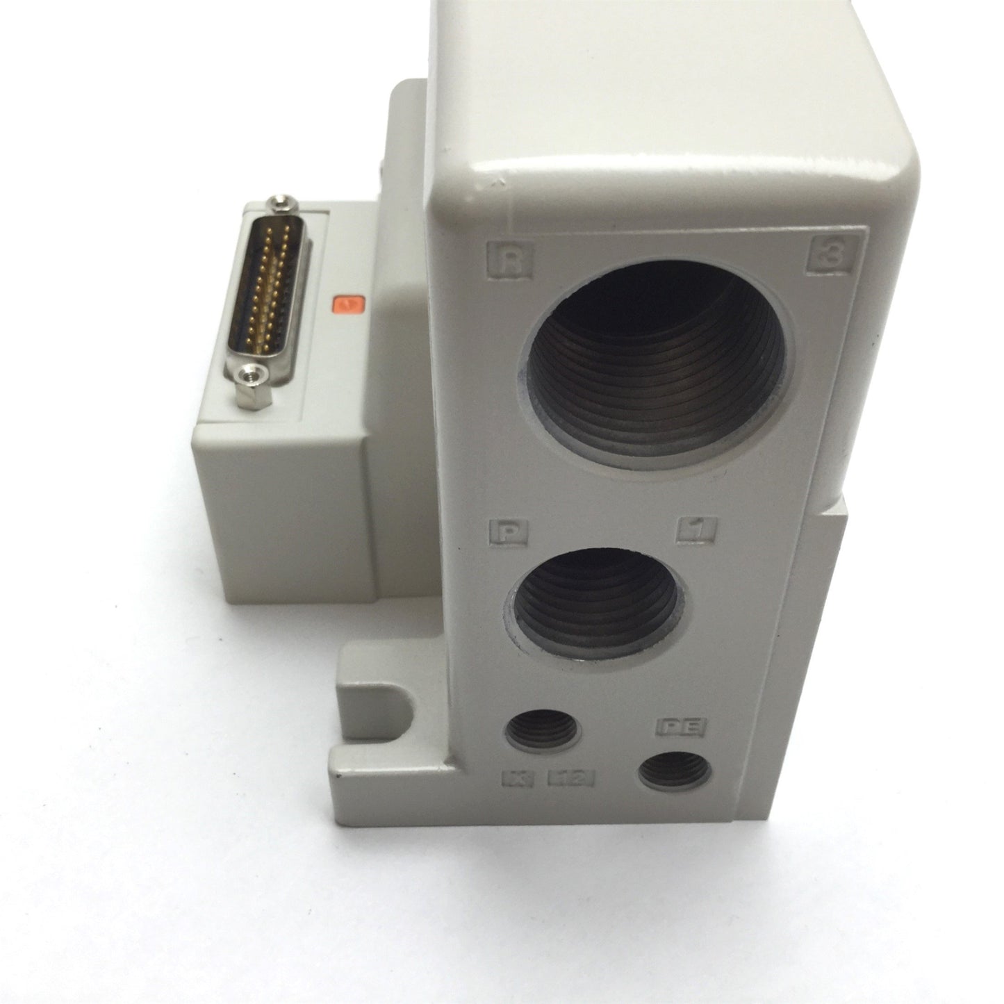 New – Open box Lot of 2 SMC VVQC4000-3A-3T Pneumatic Solenoid Valve Manifold D-Side End Plate