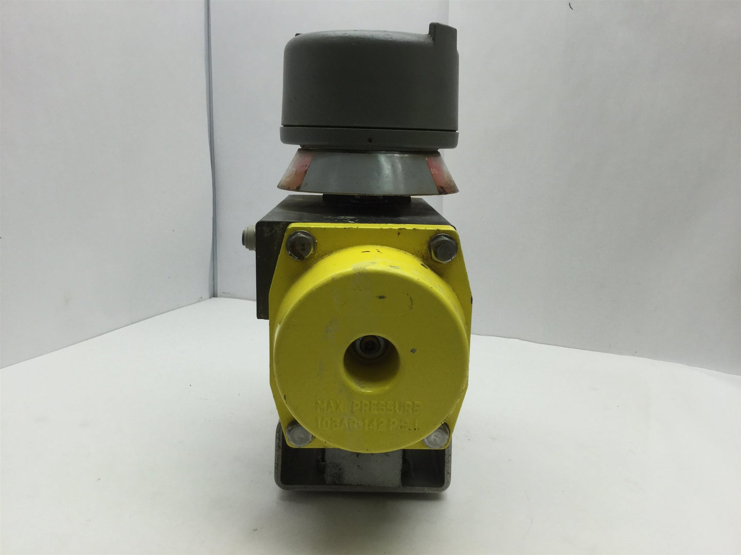 Used Conbraco CompacTorque 3TS-60 Pneumatic Rotary Actuator Spring Return 120psi