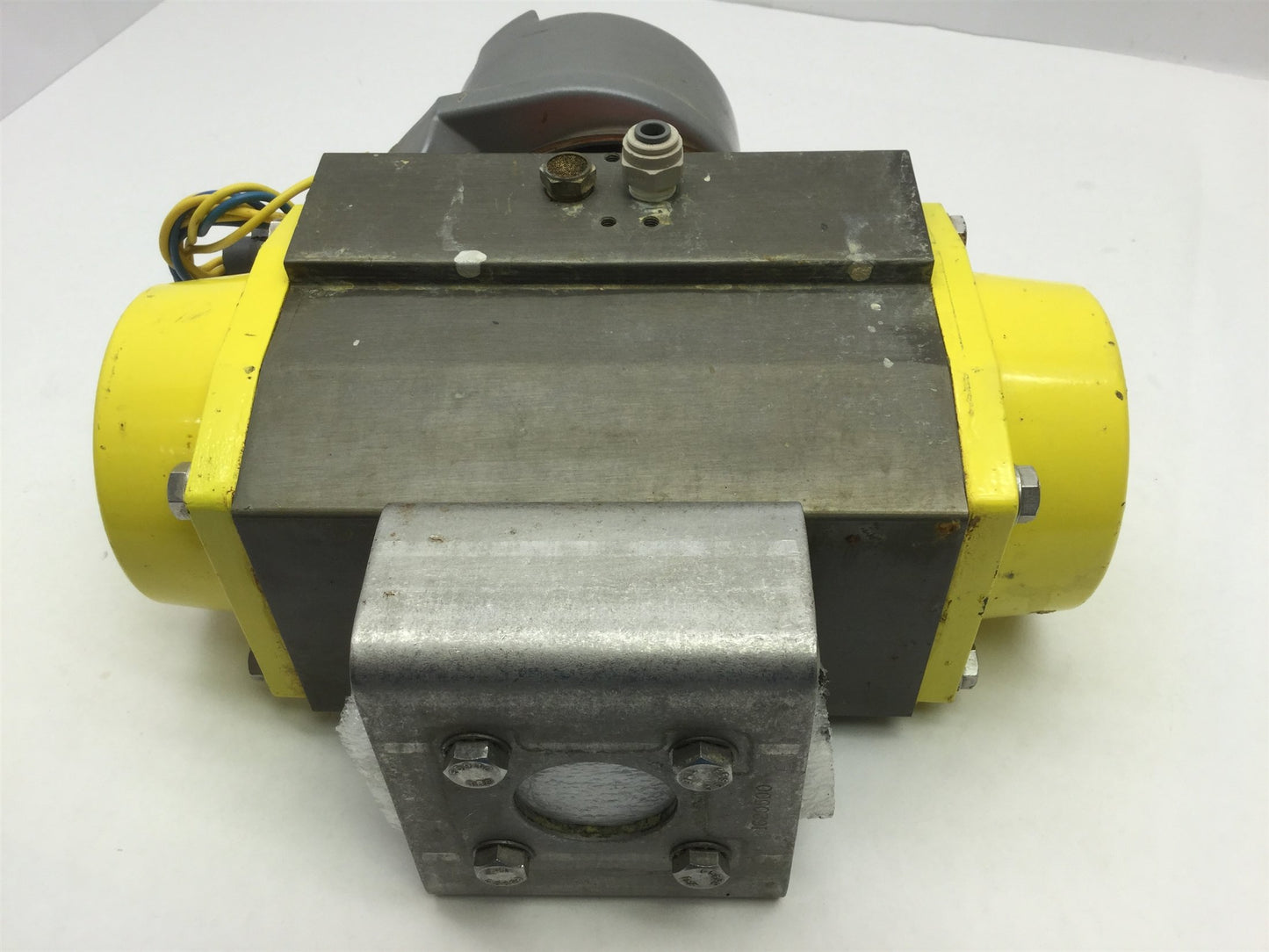 Used Conbraco CompacTorque 3TS-60 Pneumatic Rotary Actuator Spring Return 120psi