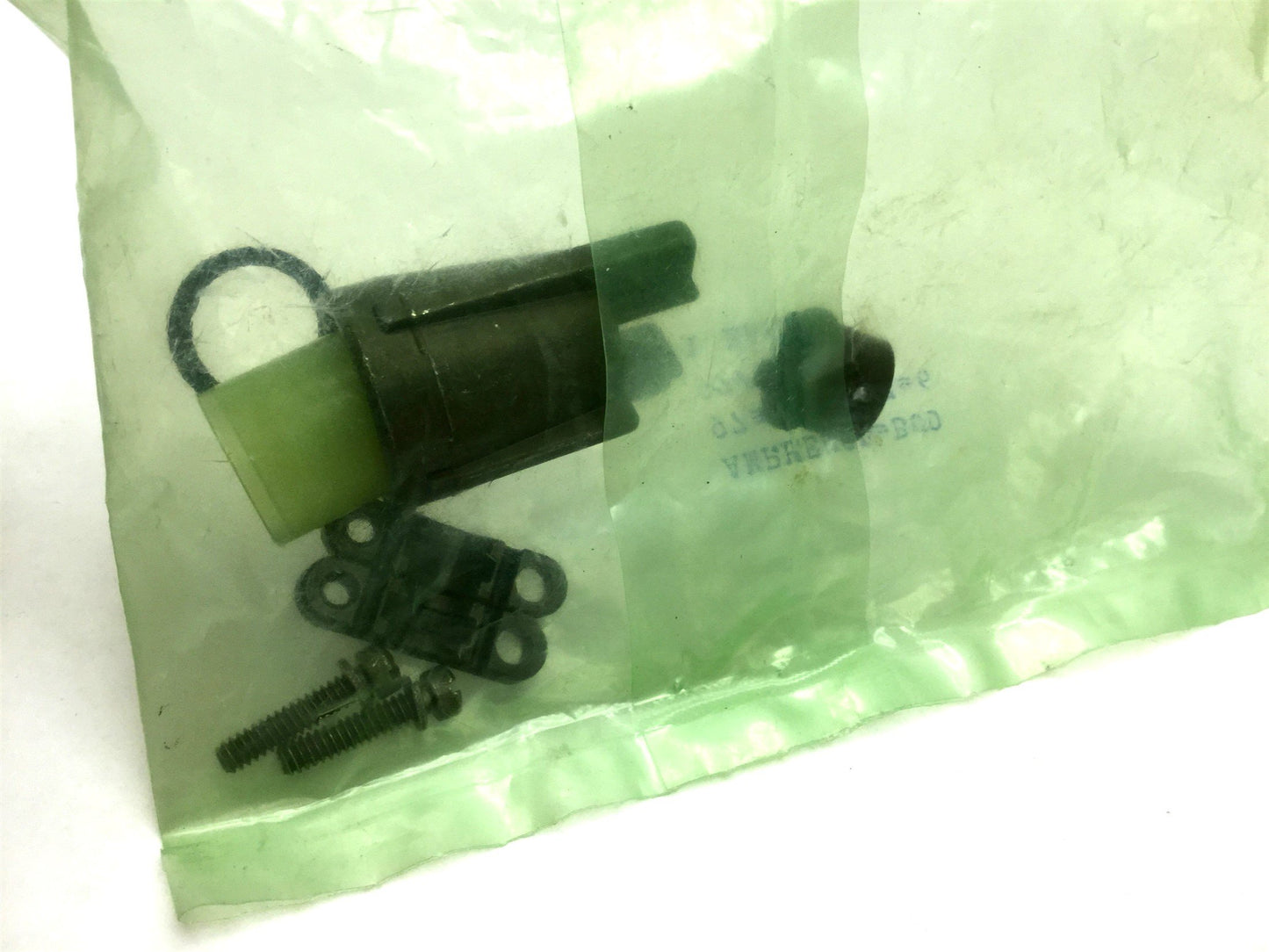 New Lot of 4 Amphenol Industrial 97-282-14S-6 Shell Connector Housing 6-Pin Female