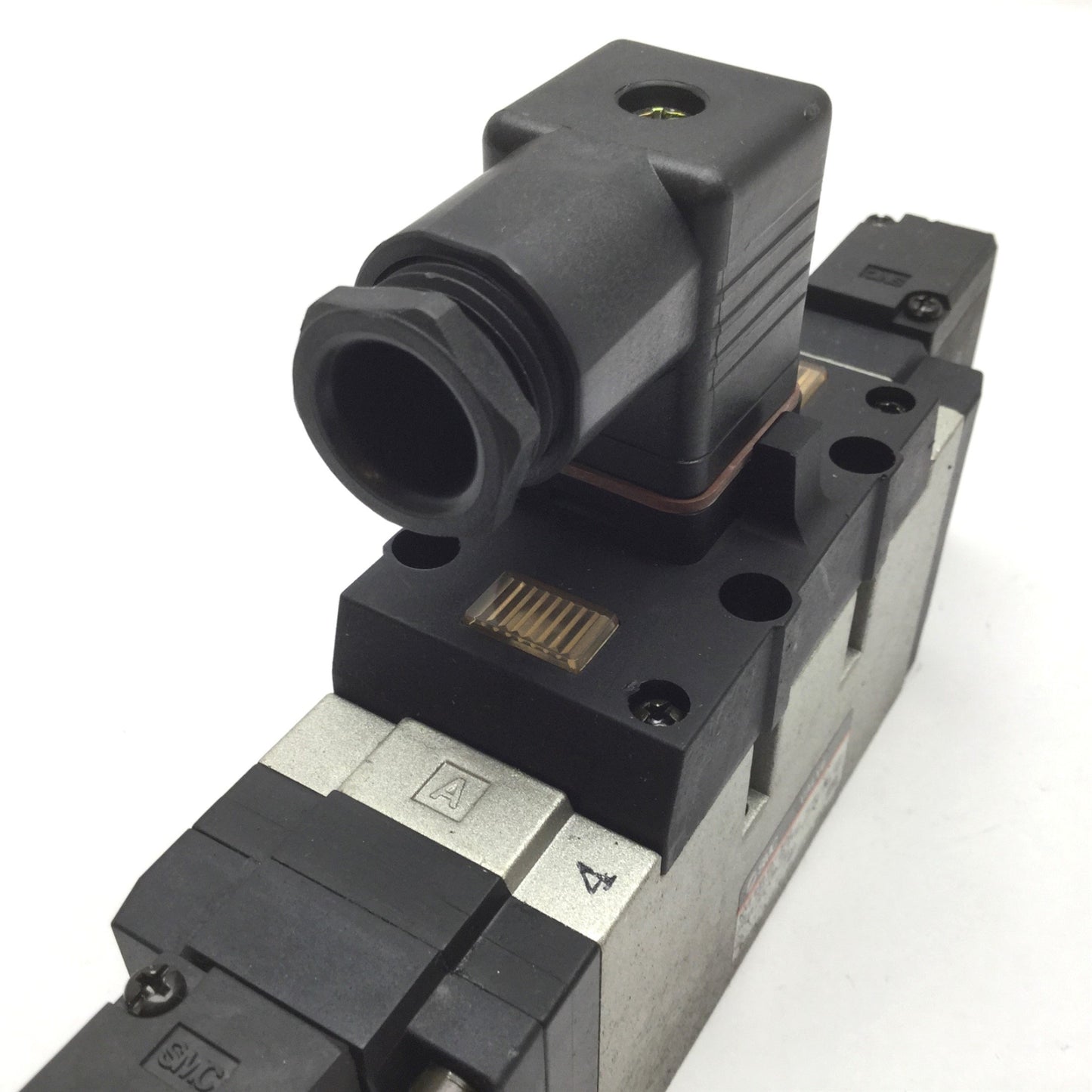 Used SMC NVFS4510-5DZ Solenoid Valve, 3-Position 5-Port, Voltage: 24VDC, 22-150psi