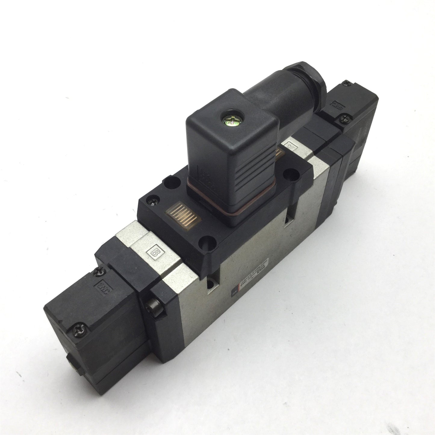 Used SMC NVFS4510-5DZ Solenoid Valve, 3-Position 5-Port, Voltage: 24VDC, 22-150psi